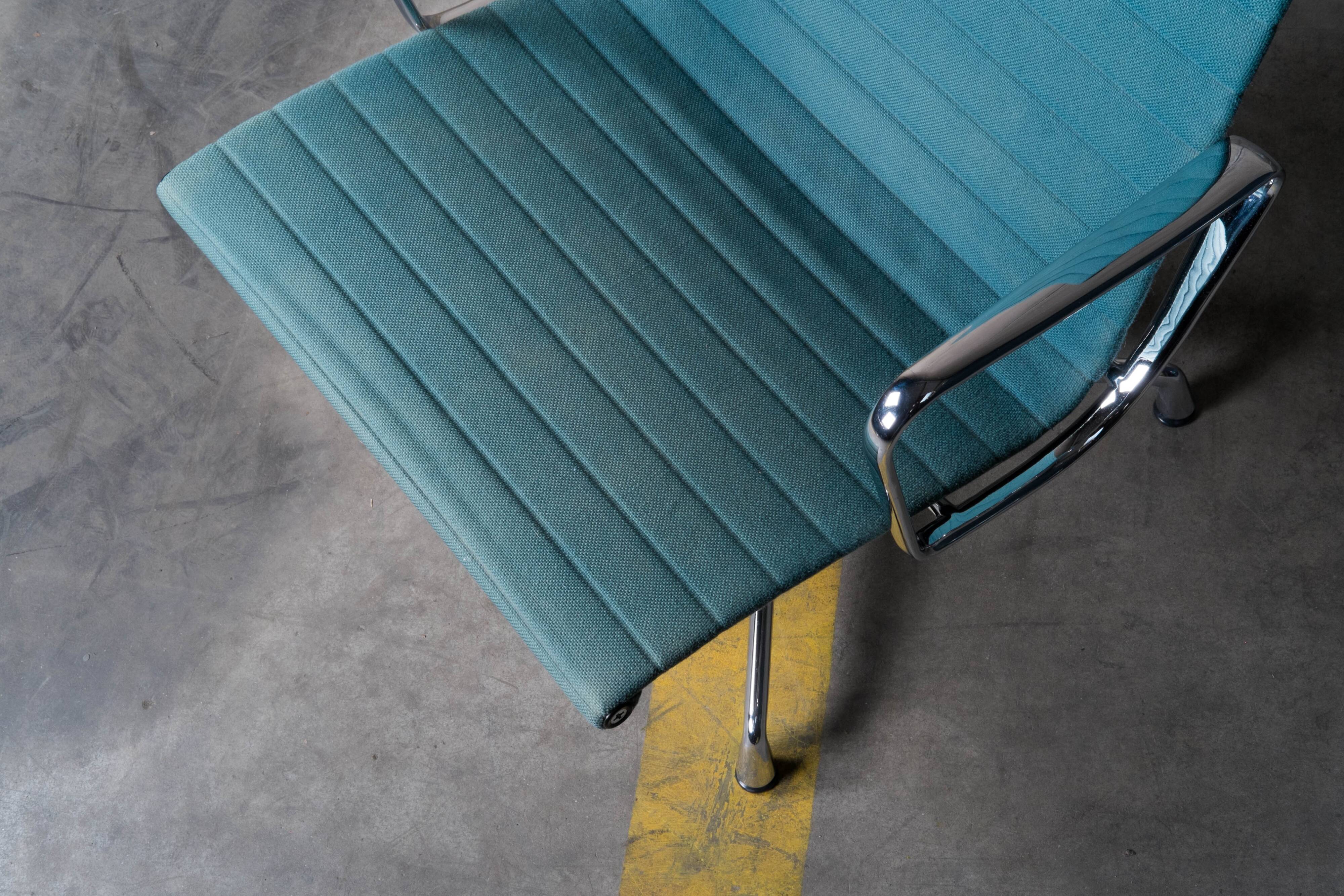 Charles & Ray Eames - Vitra EA116 easy chair