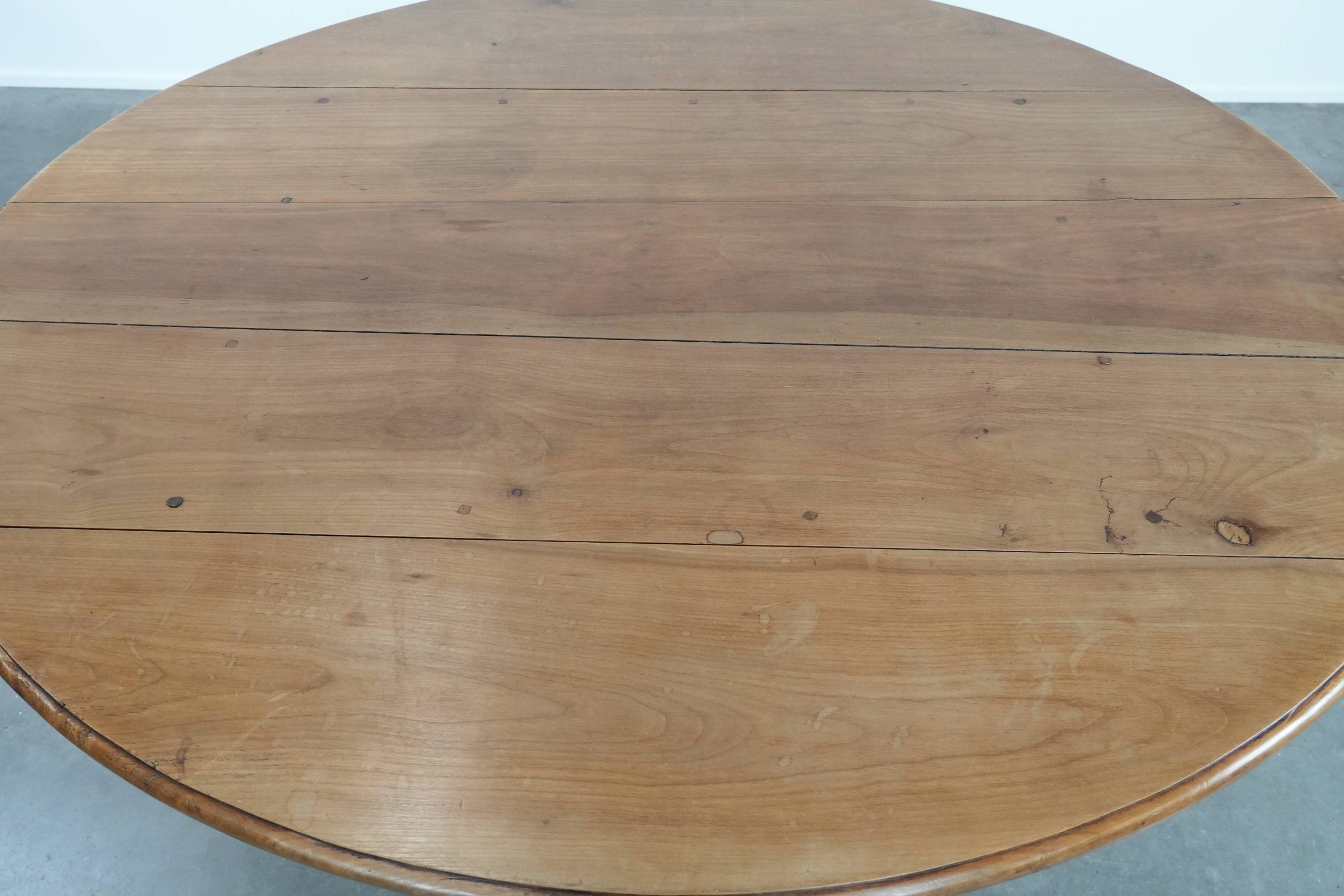 Antique English drop-leaf dining table made of walnut with elegant legs
