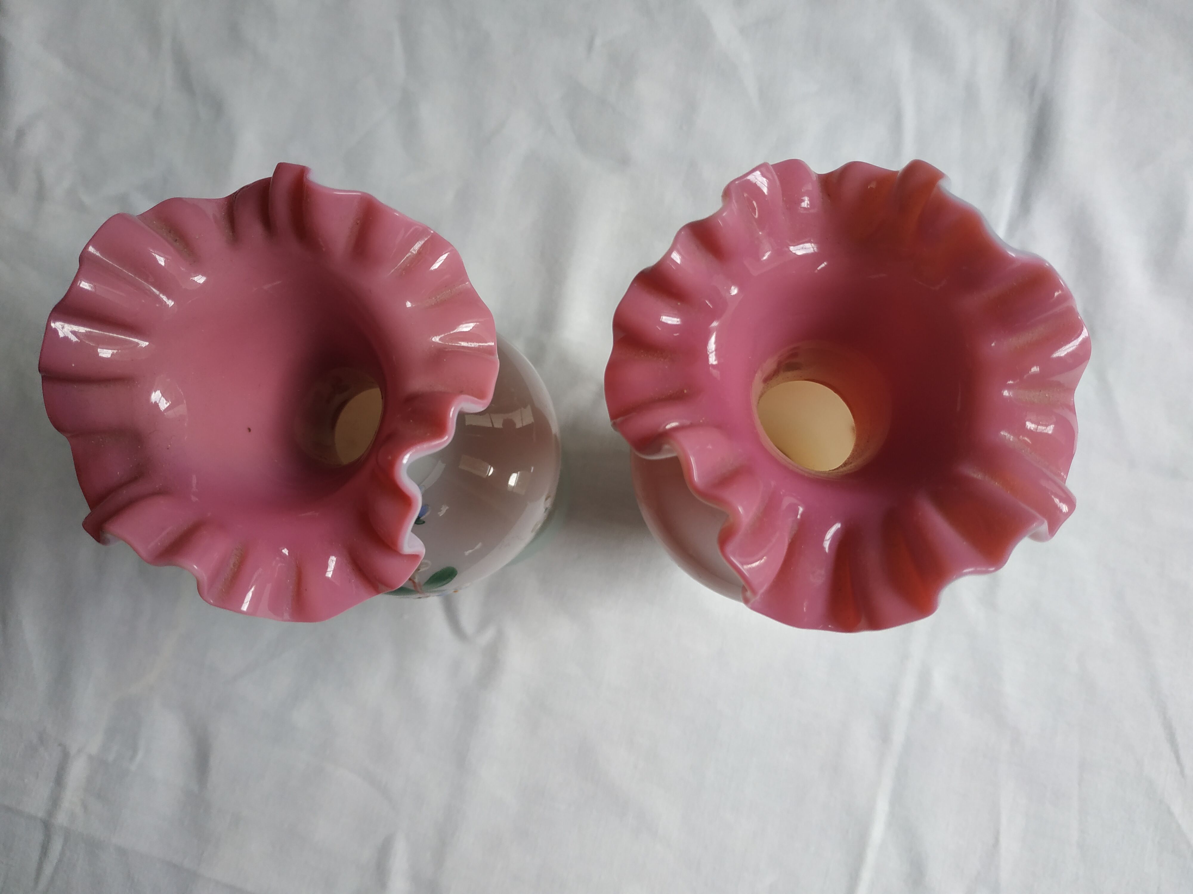 2 vases in pink opaline