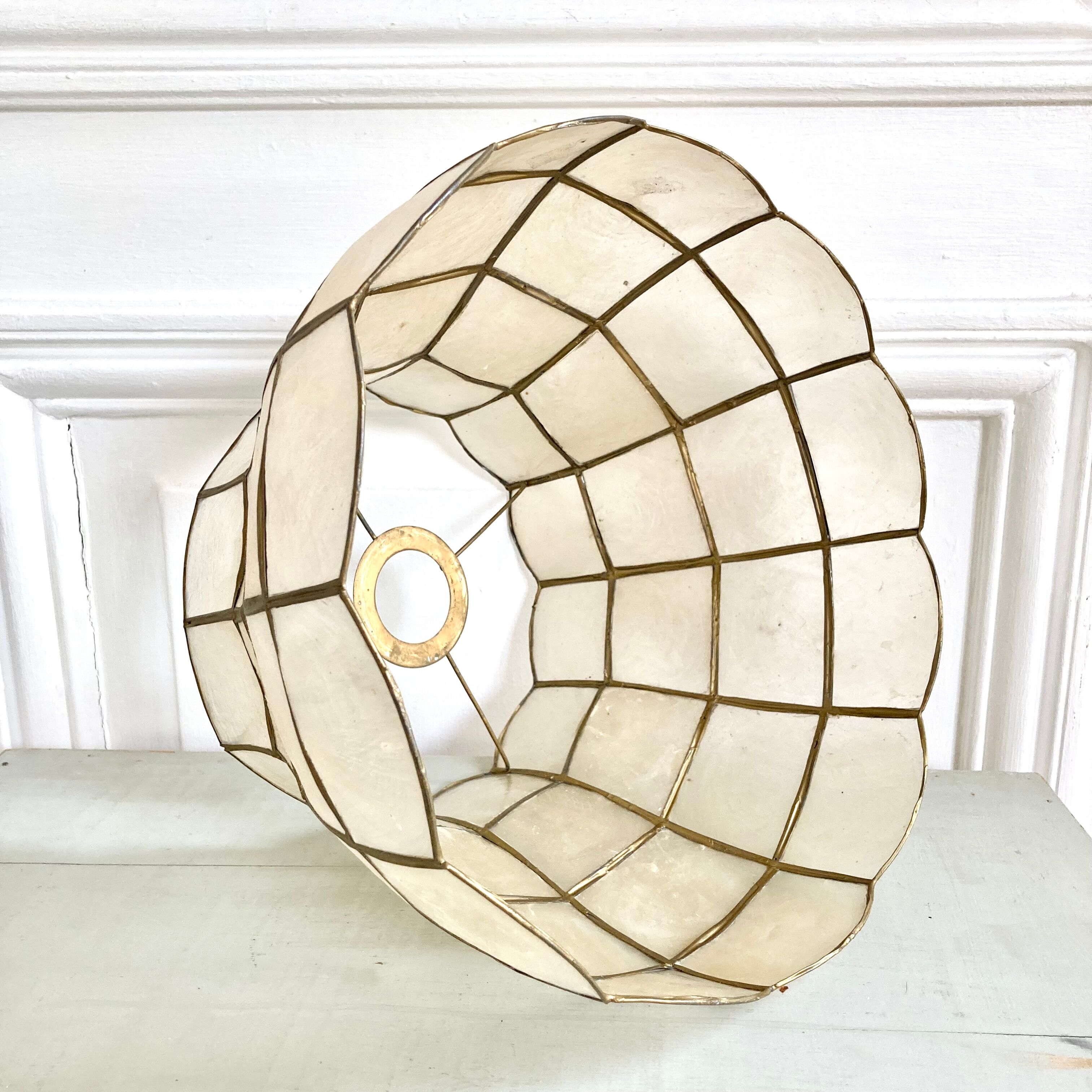 Mother-of-pearl and brass suspension
