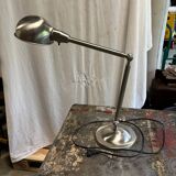 Articulated desk lamp