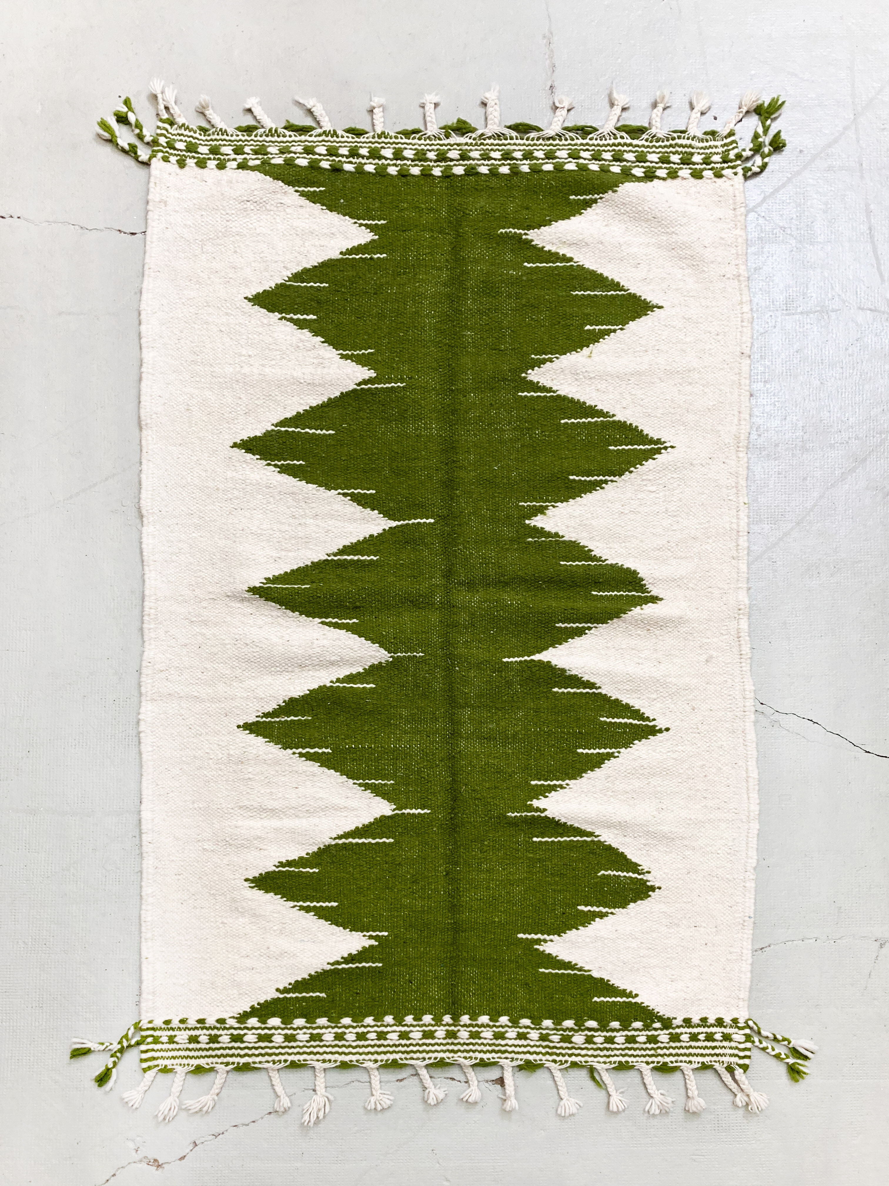 Kilim Moroccan Berber ecru with green patterns 172x103cm