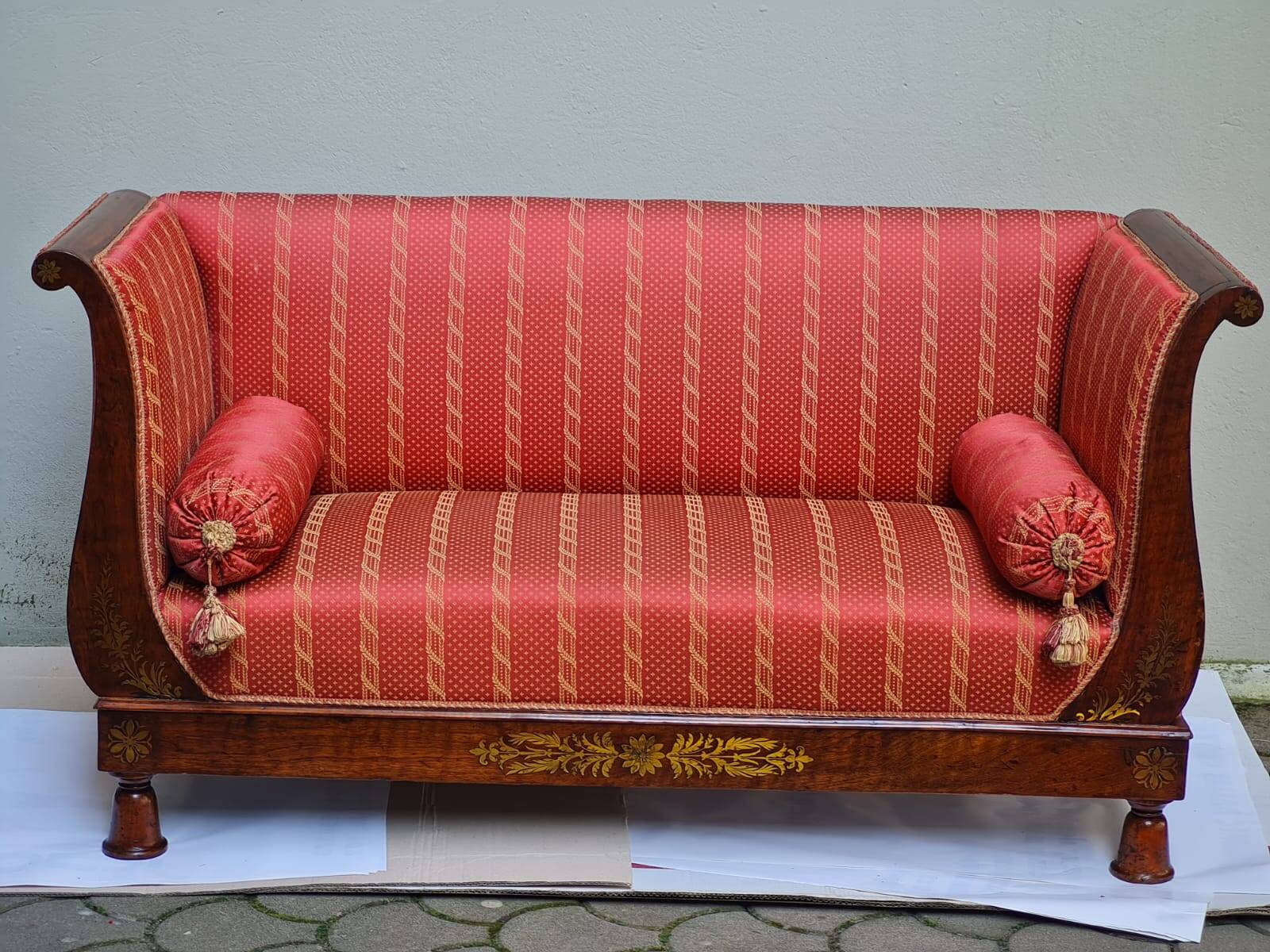 Boat-shaped sofa in 19th-century style