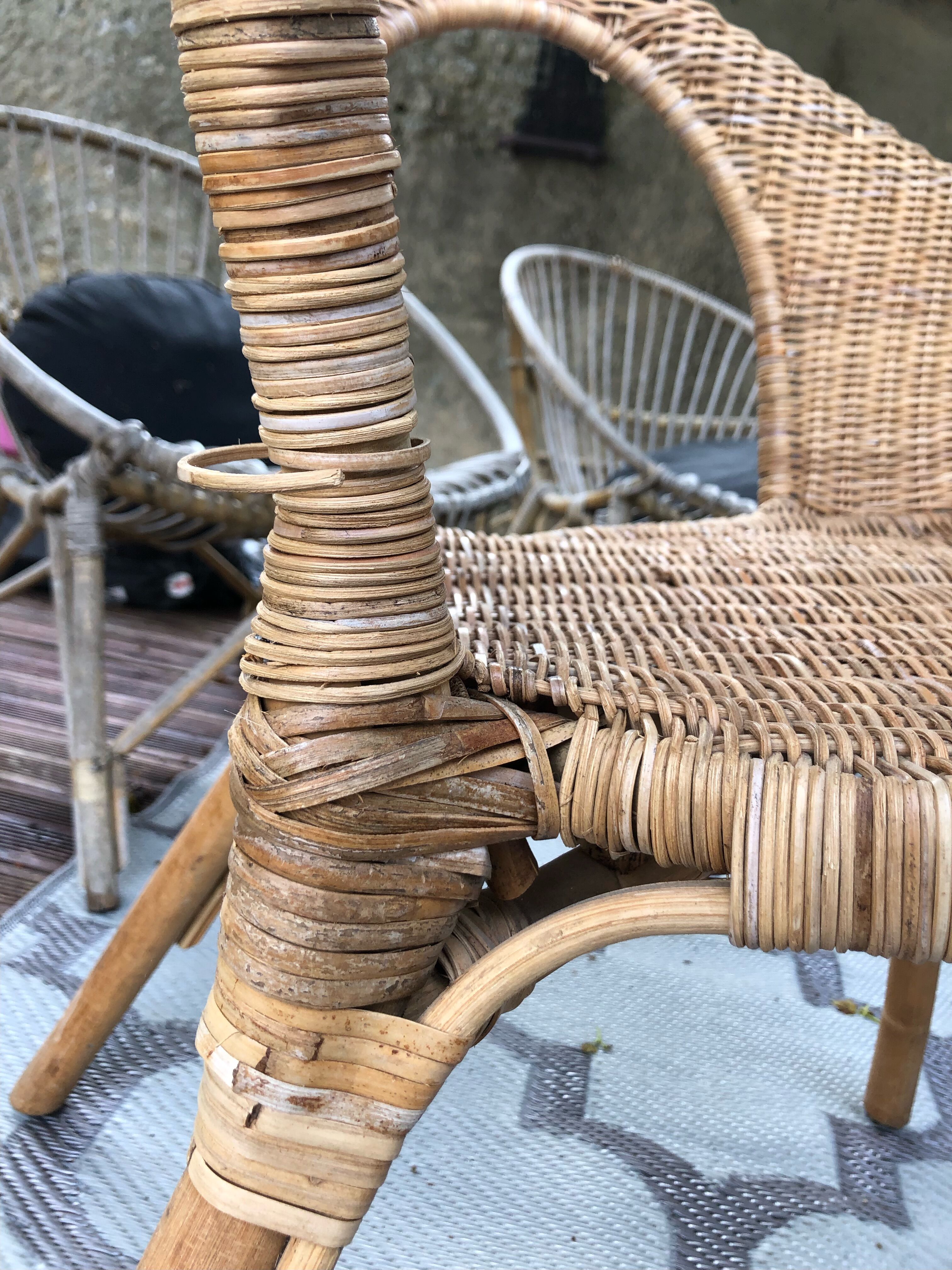 Pair of wicker armchairs