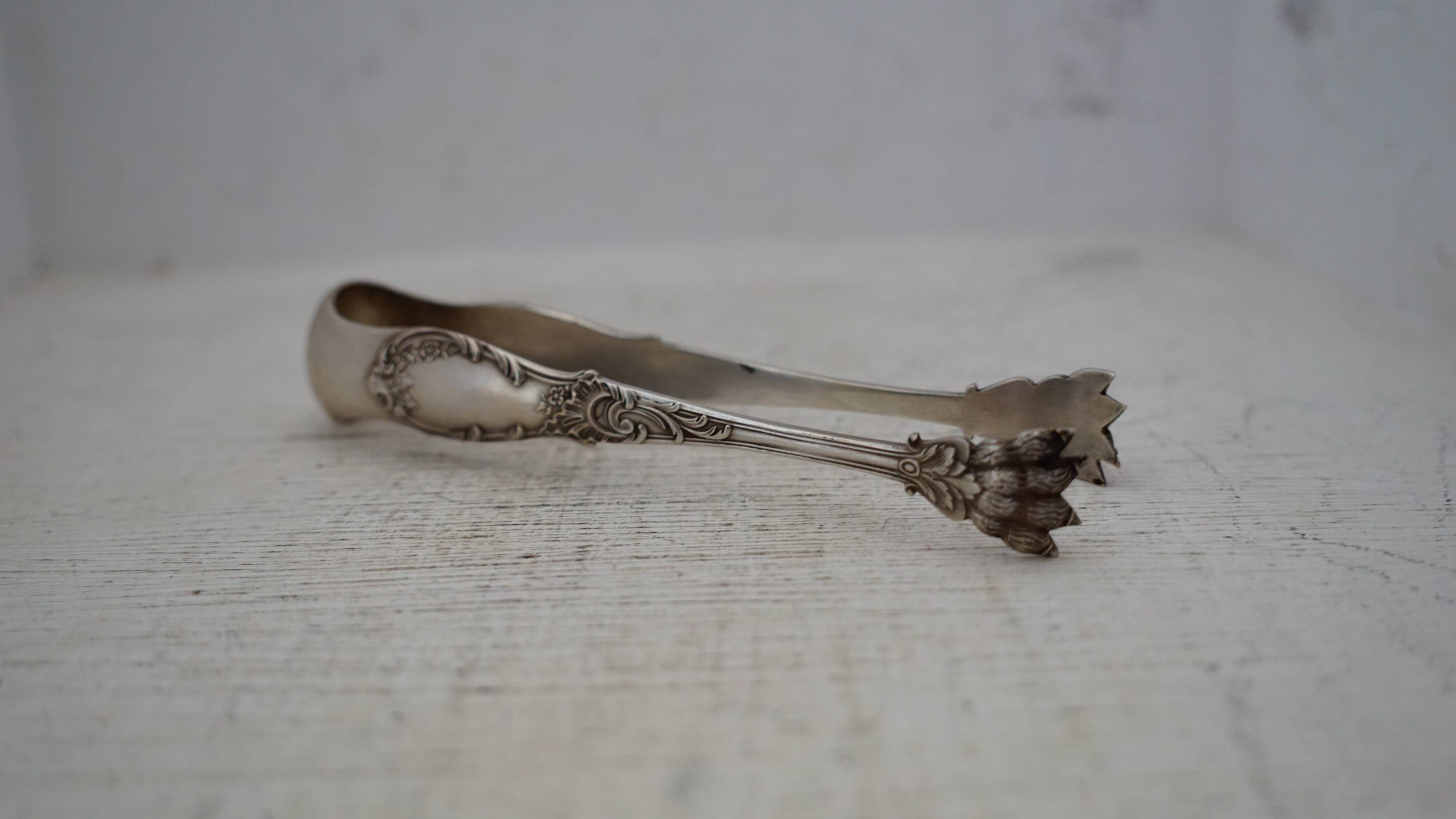Sweetener and silverware clips