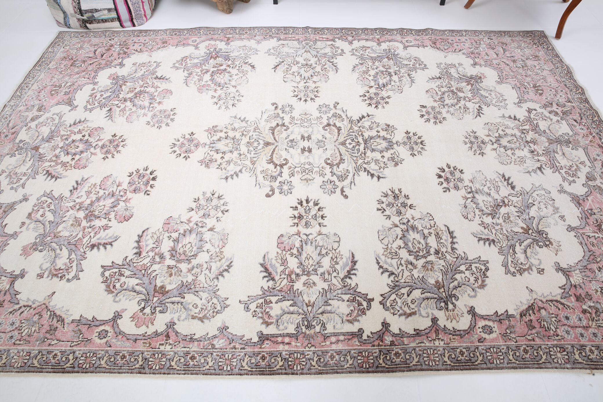 Farmhouse floral vintage carpet rug