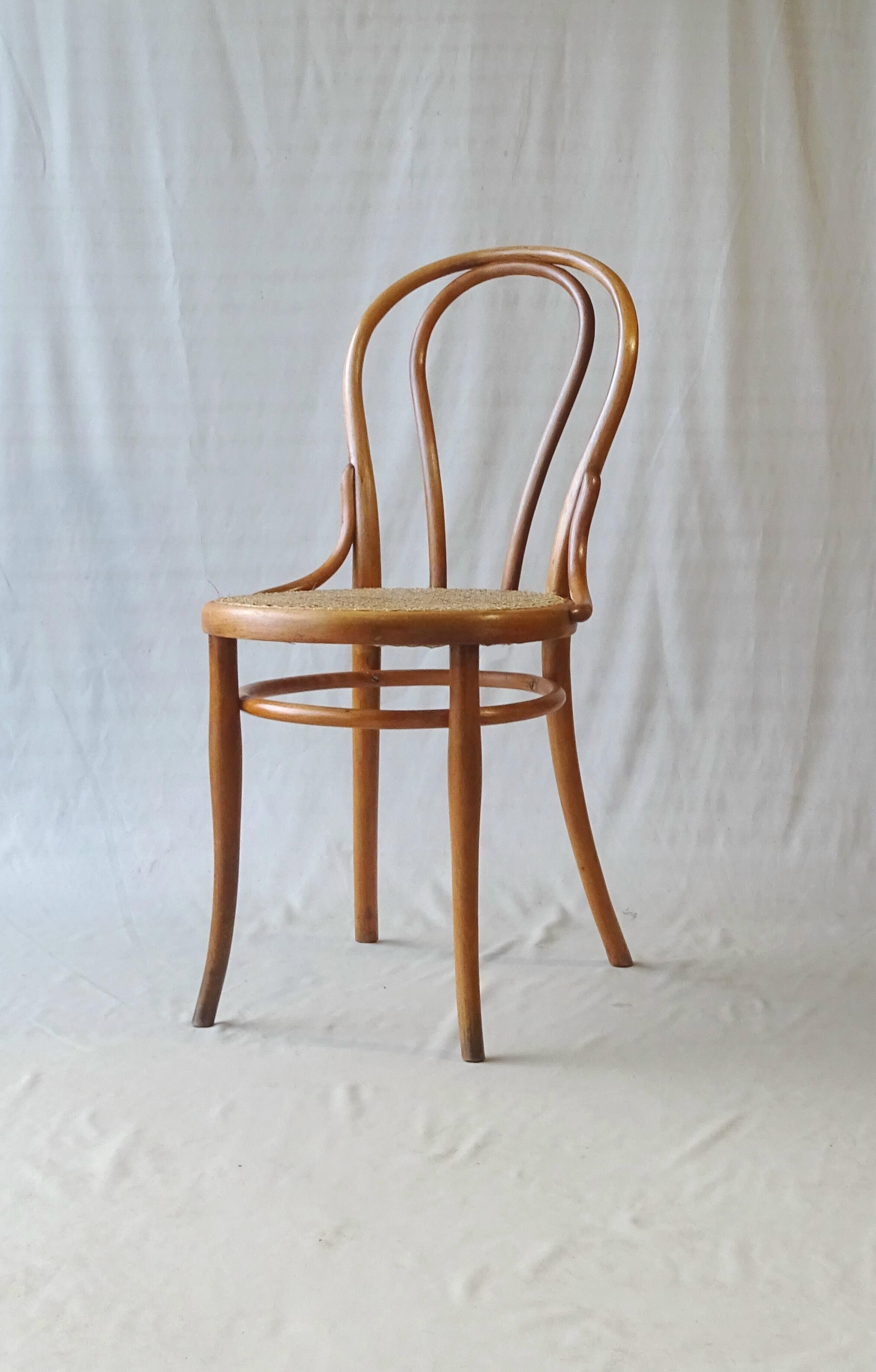 Chaise Thonet N°18, teinte merisier clair, vers 1890, cannée