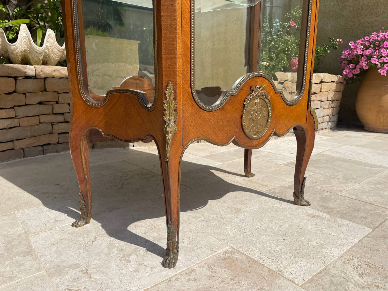 Vitrine en Marqueterie Style Louis XV