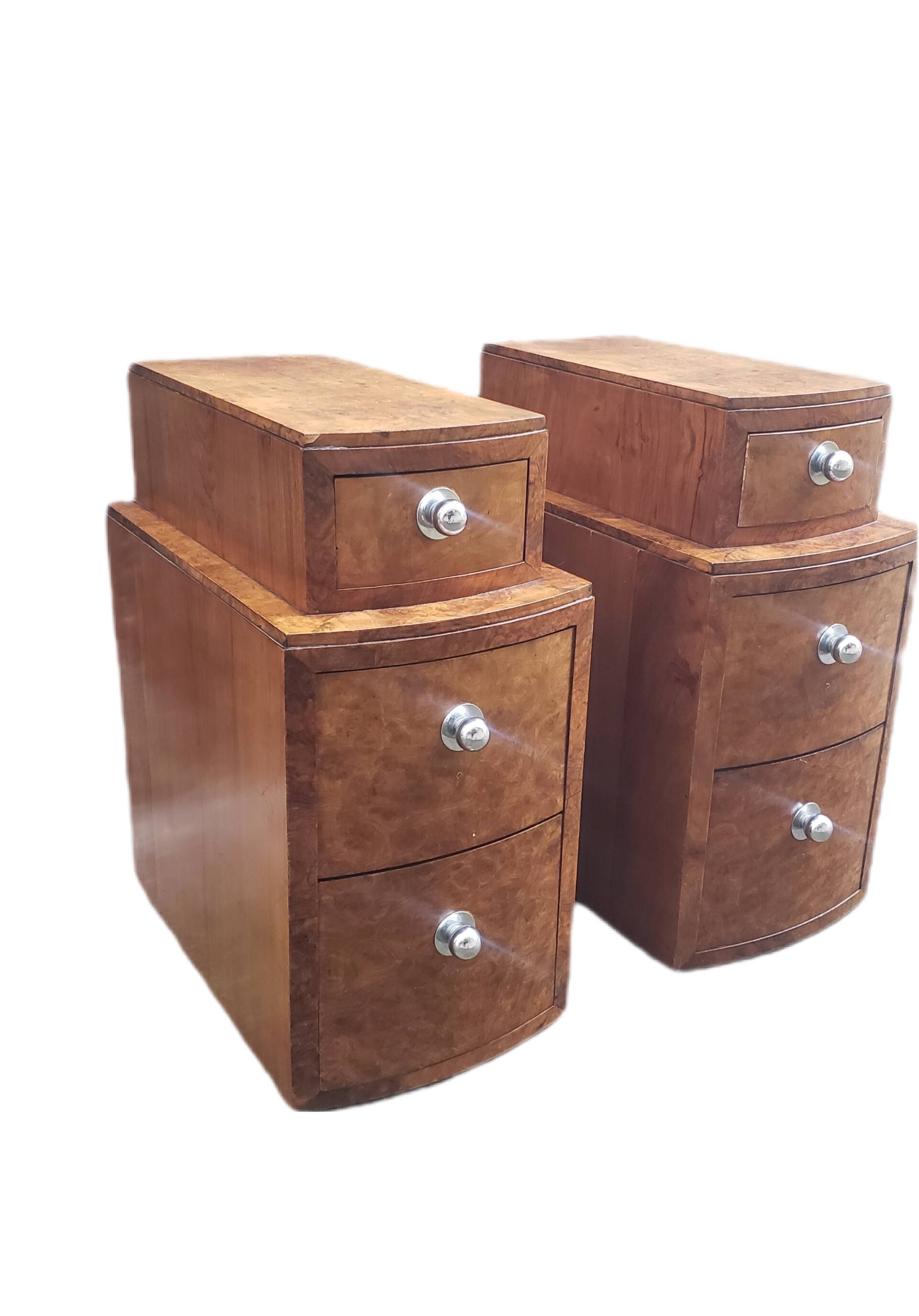 Pair of Art Deco bedside tables in elm burl veneer