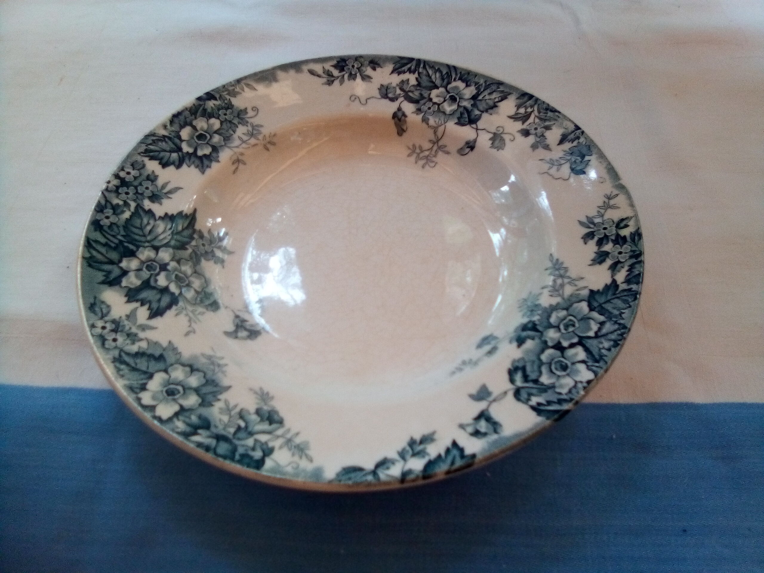 Assorted 18 old blue plates