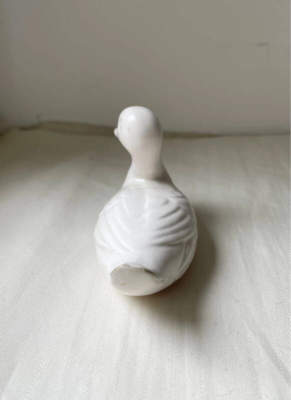 11 cm duck in vintage white earthenware