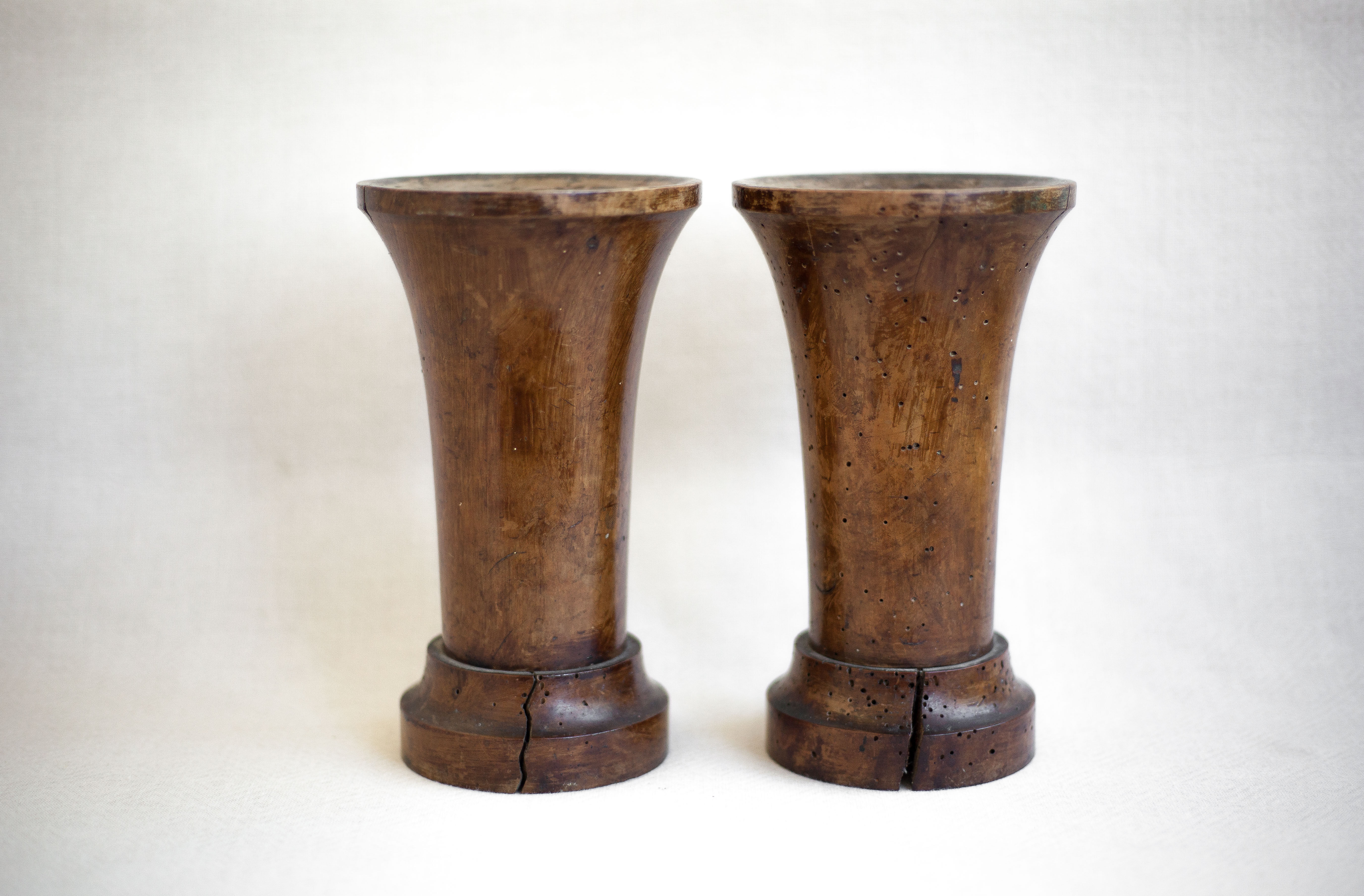 Paire de vases bois vintage