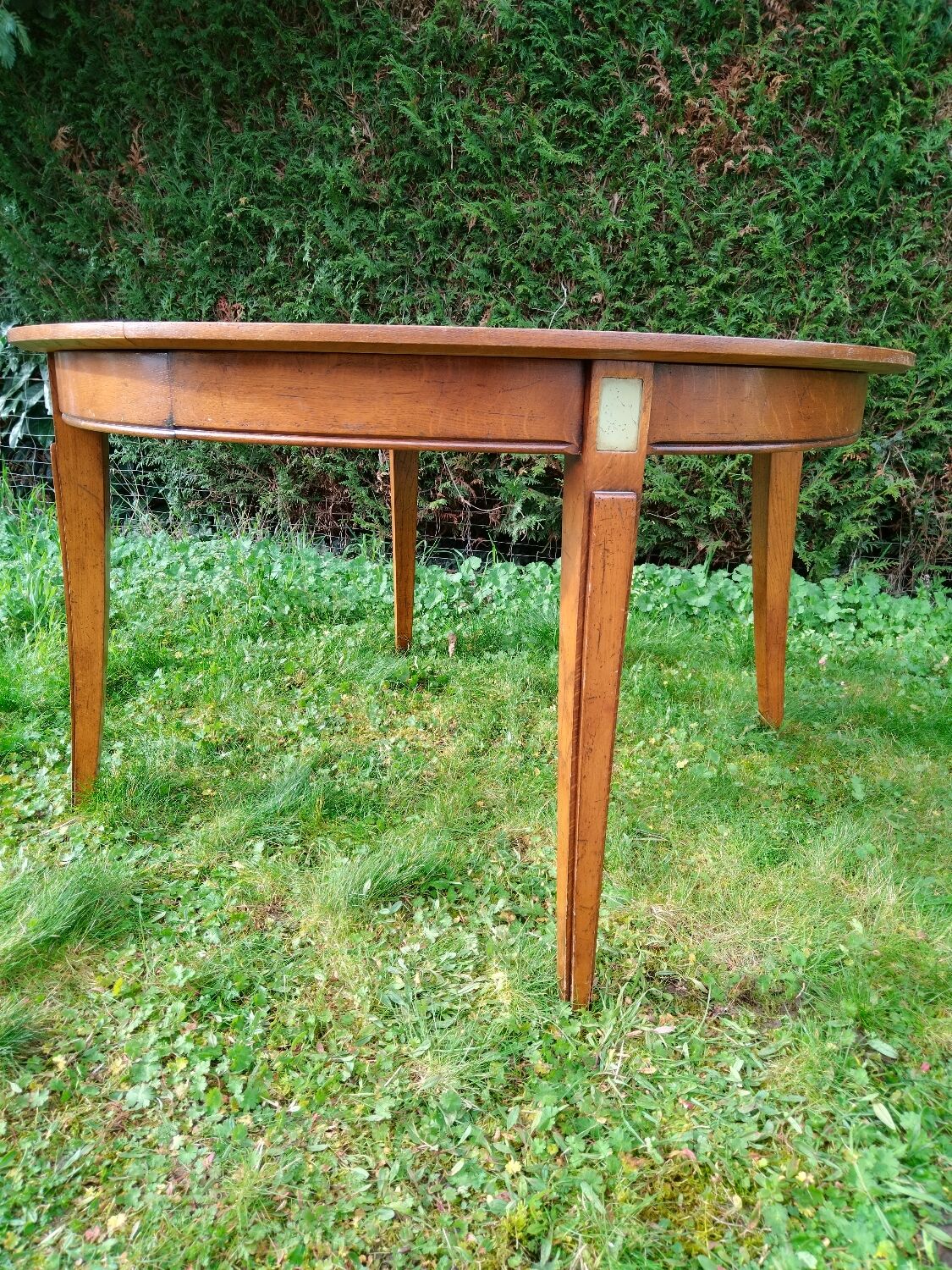 Directoire style round table with extensions