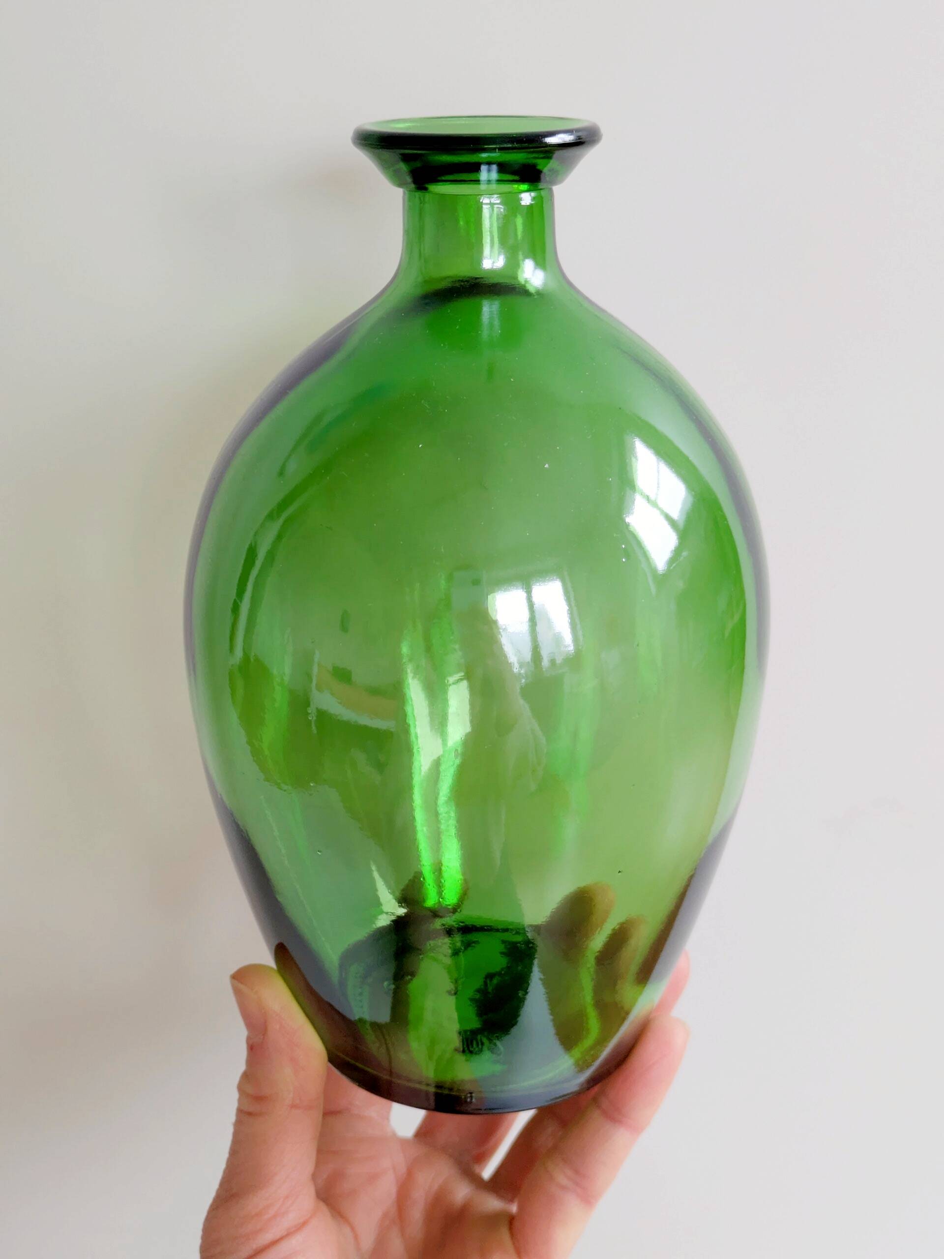 Vintage green glass bottle vase, decorative soliflore.