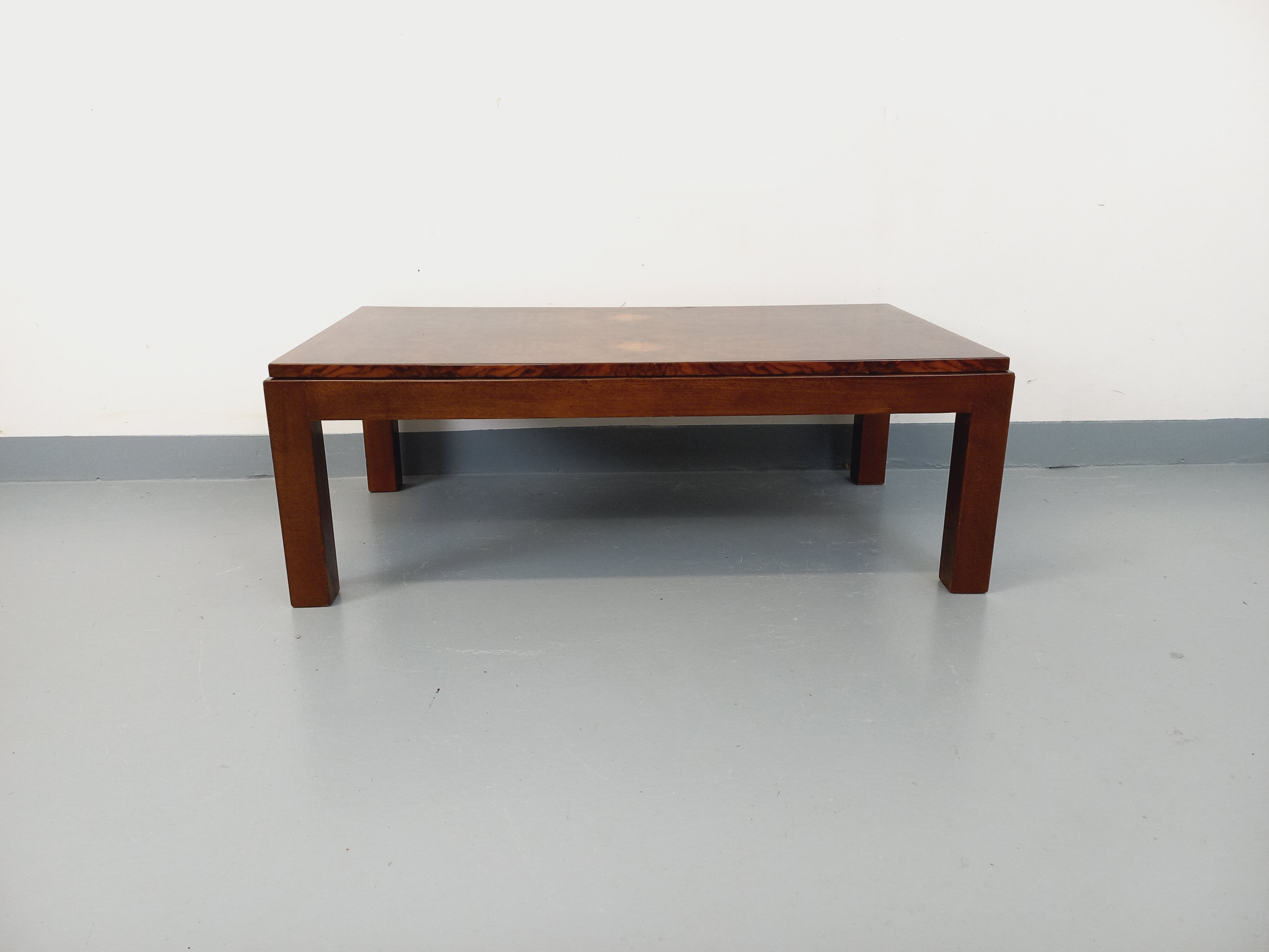 Table basse rectangulaire vintage en orme et loupe d’orme des années 70
