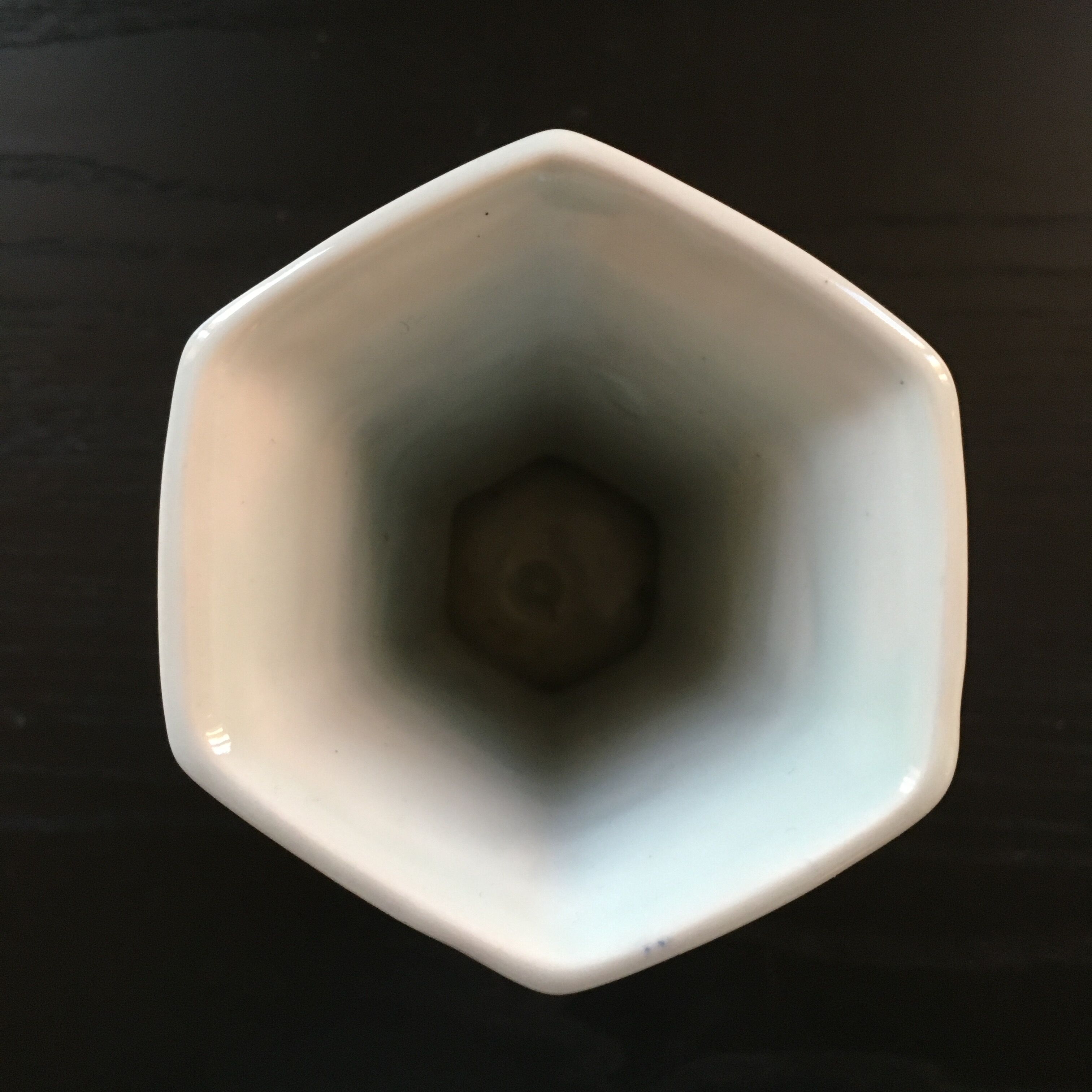 Vase blanc décor indigo