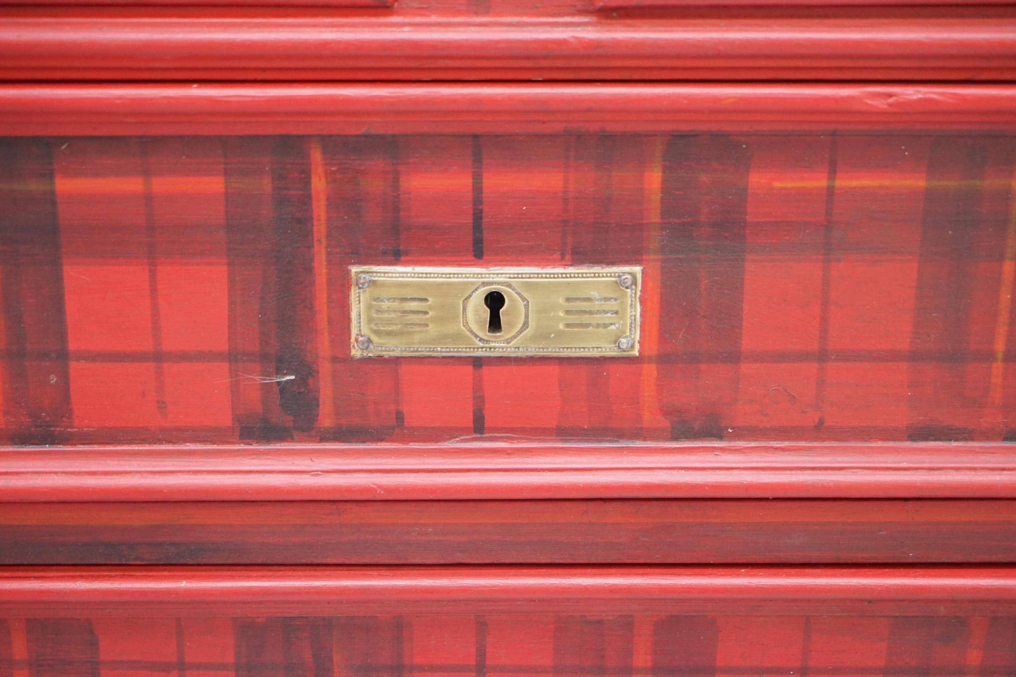 Commode Victorienne avec Revêtement Tartan et Plateau en Marbre