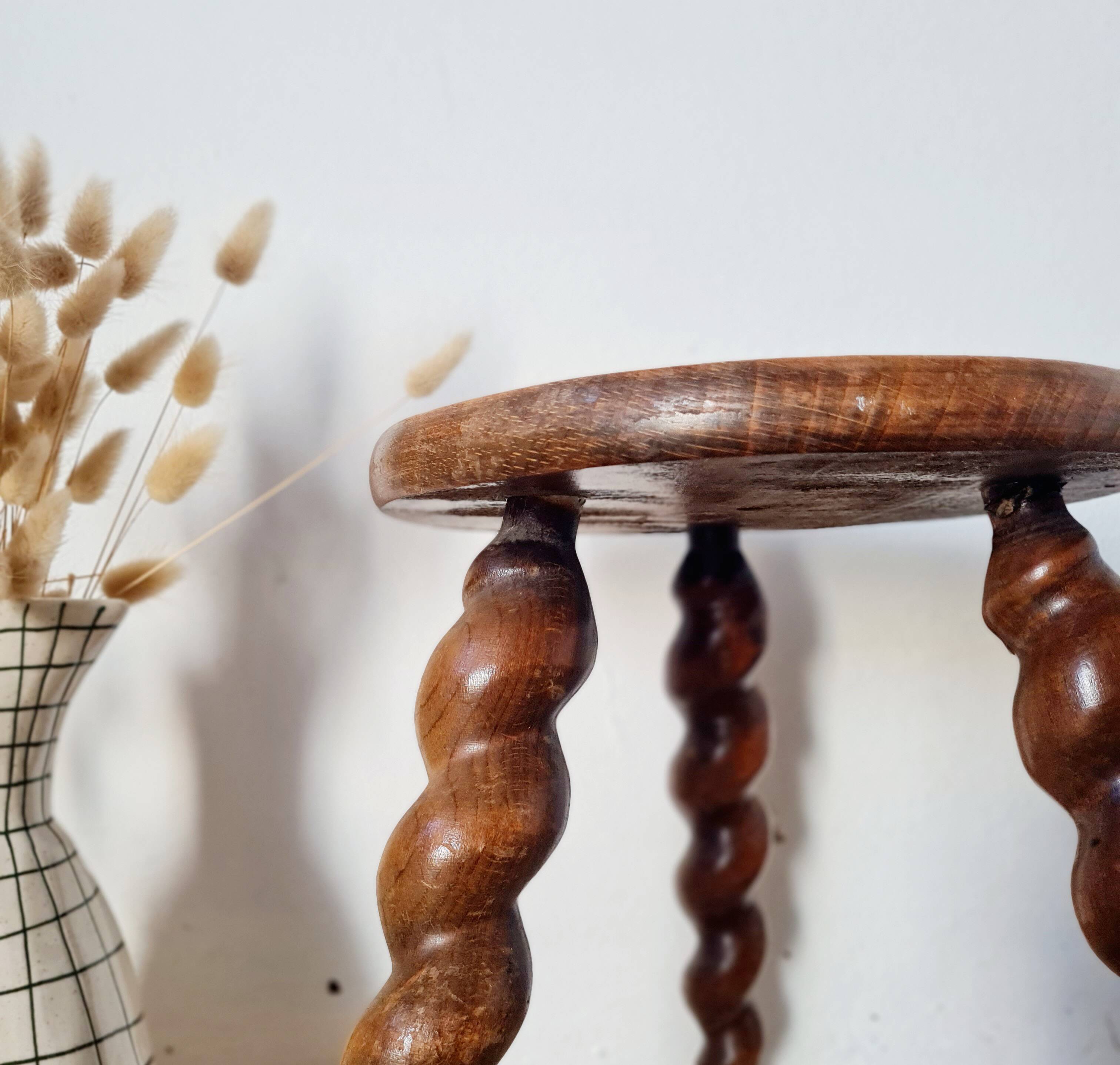 Modernist farm stool with screw legs