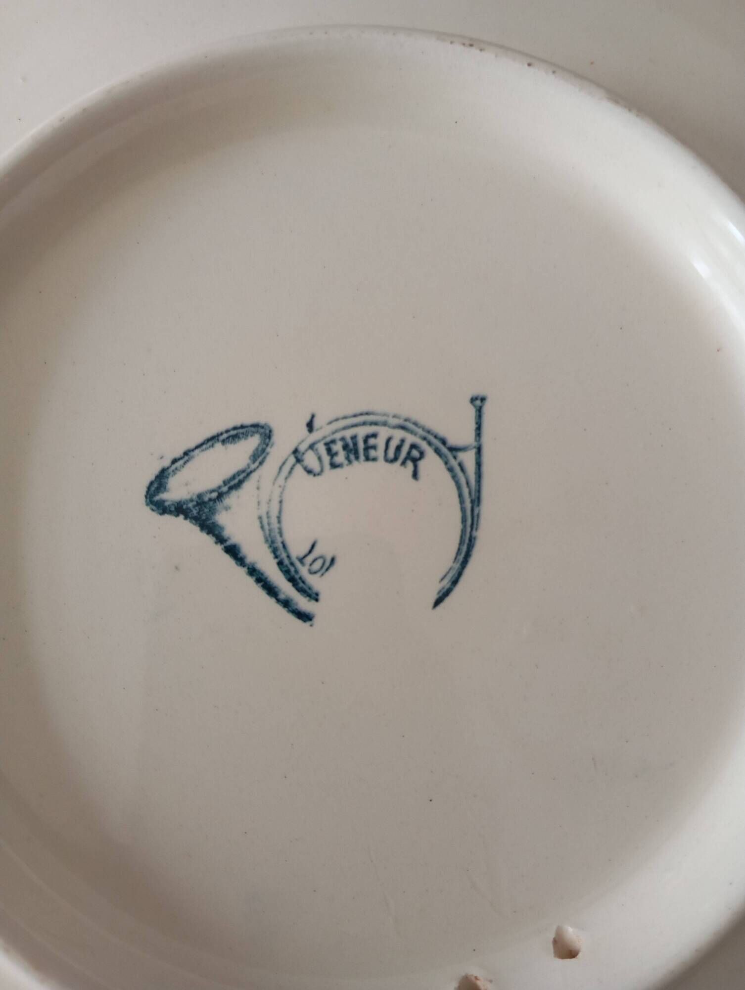 Longchamp hunting dog plate