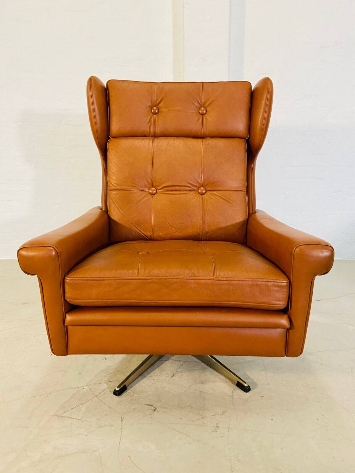 Chaise vintage danoise rétro du milieu du siècle Svend Skipper en cuir cognac des années 60