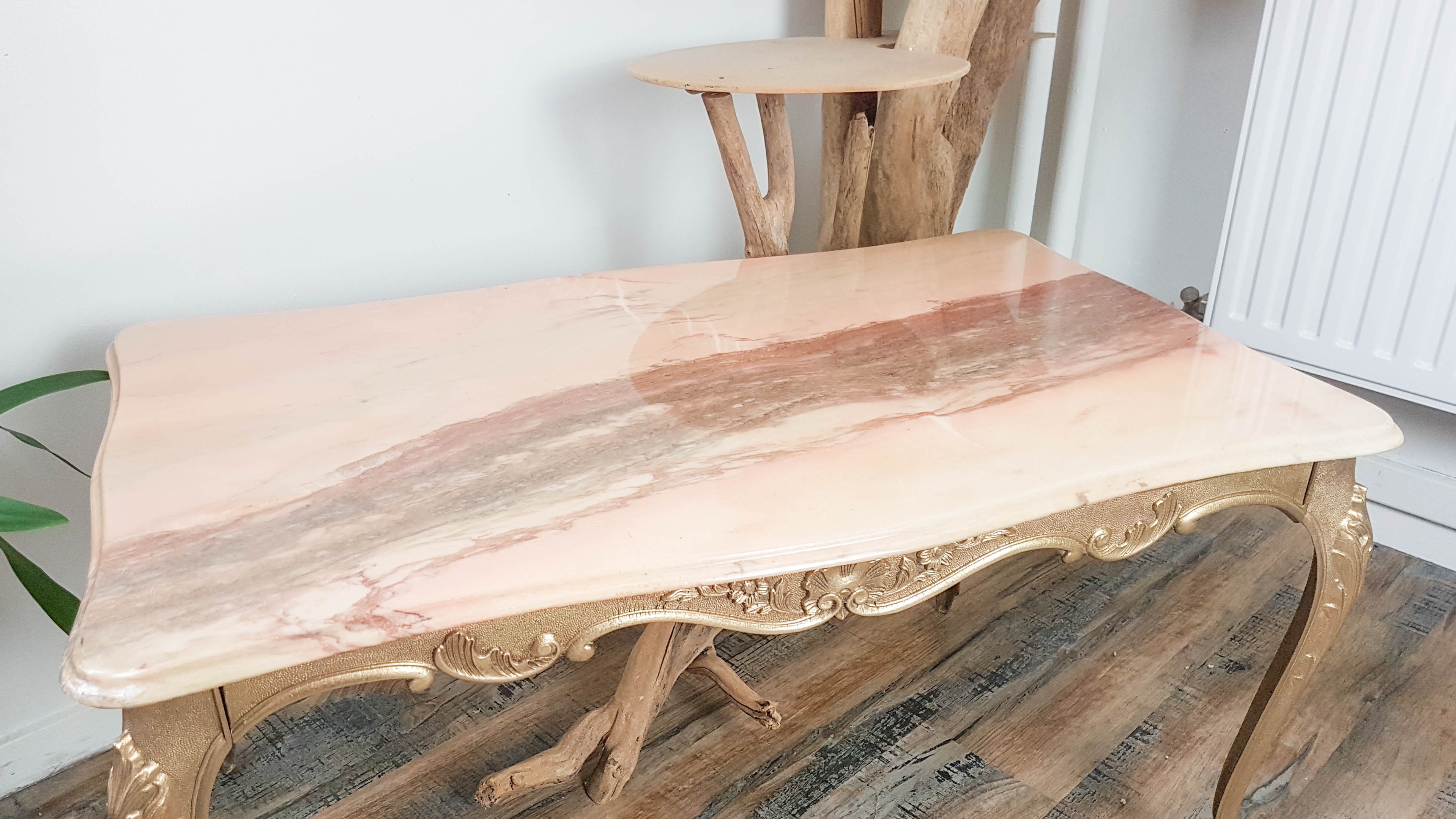 Louis XV coffee table in brass pink marble