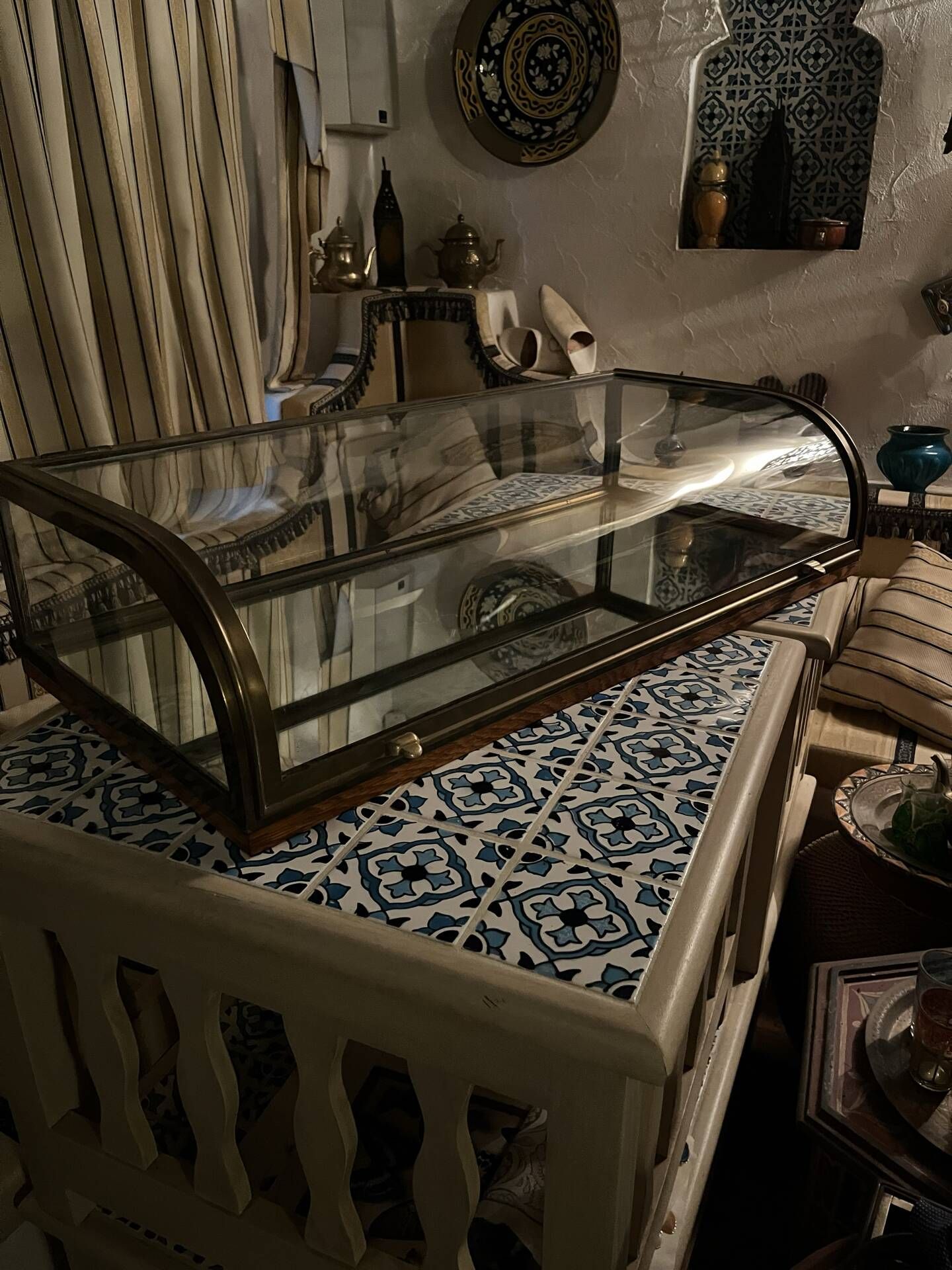 Vitrine bombé de confiseur