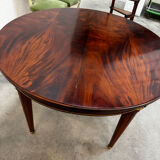 Extendable mahogany round table in Louis XVI style