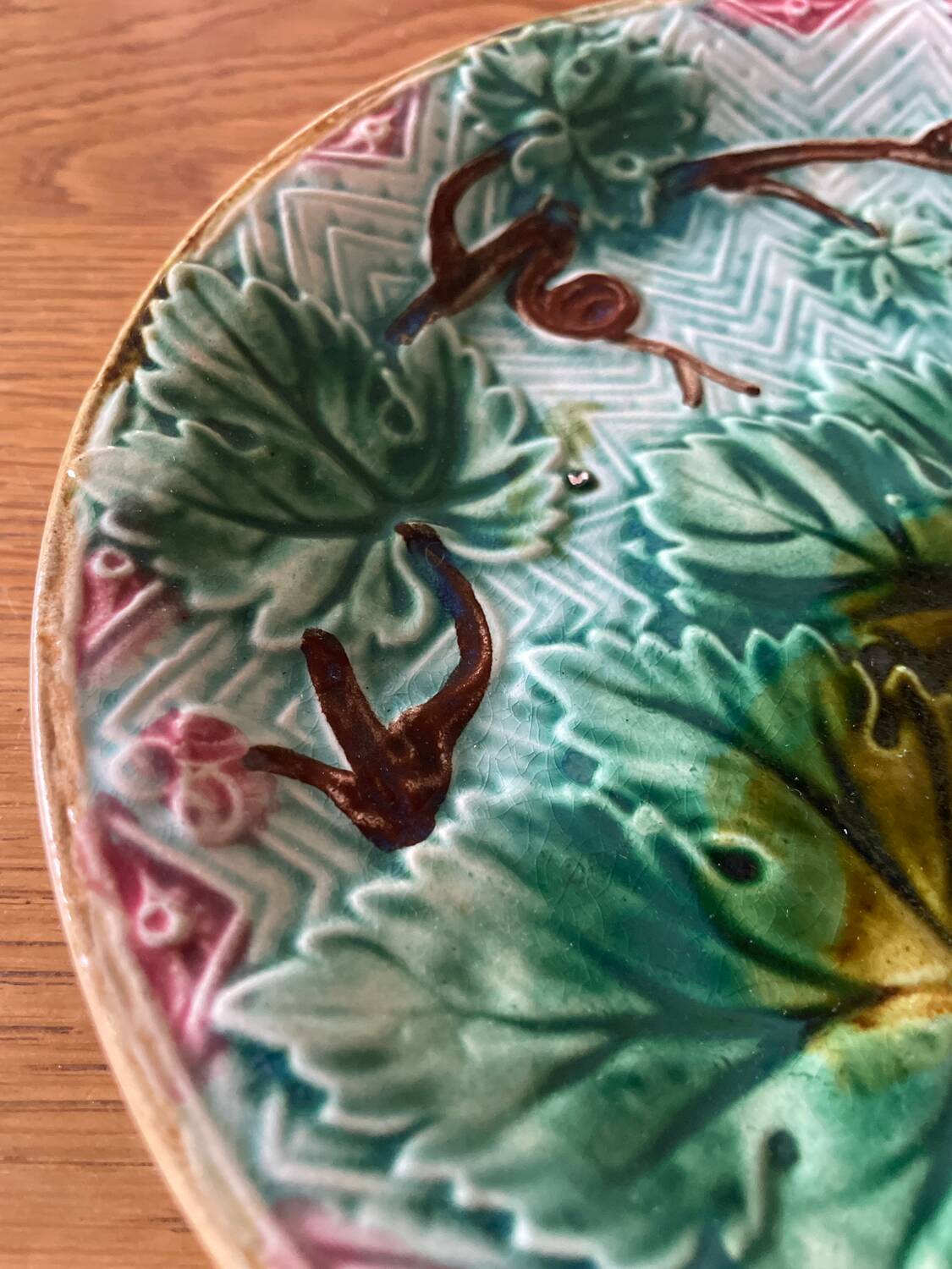 Barbotine plate