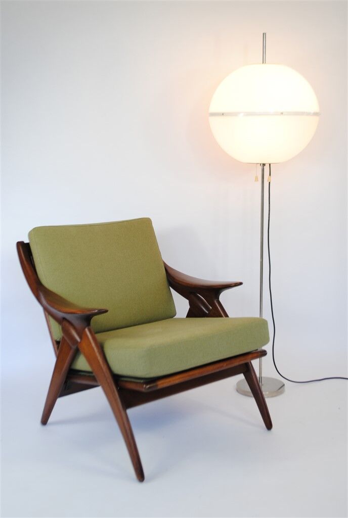 Space age floor lamp