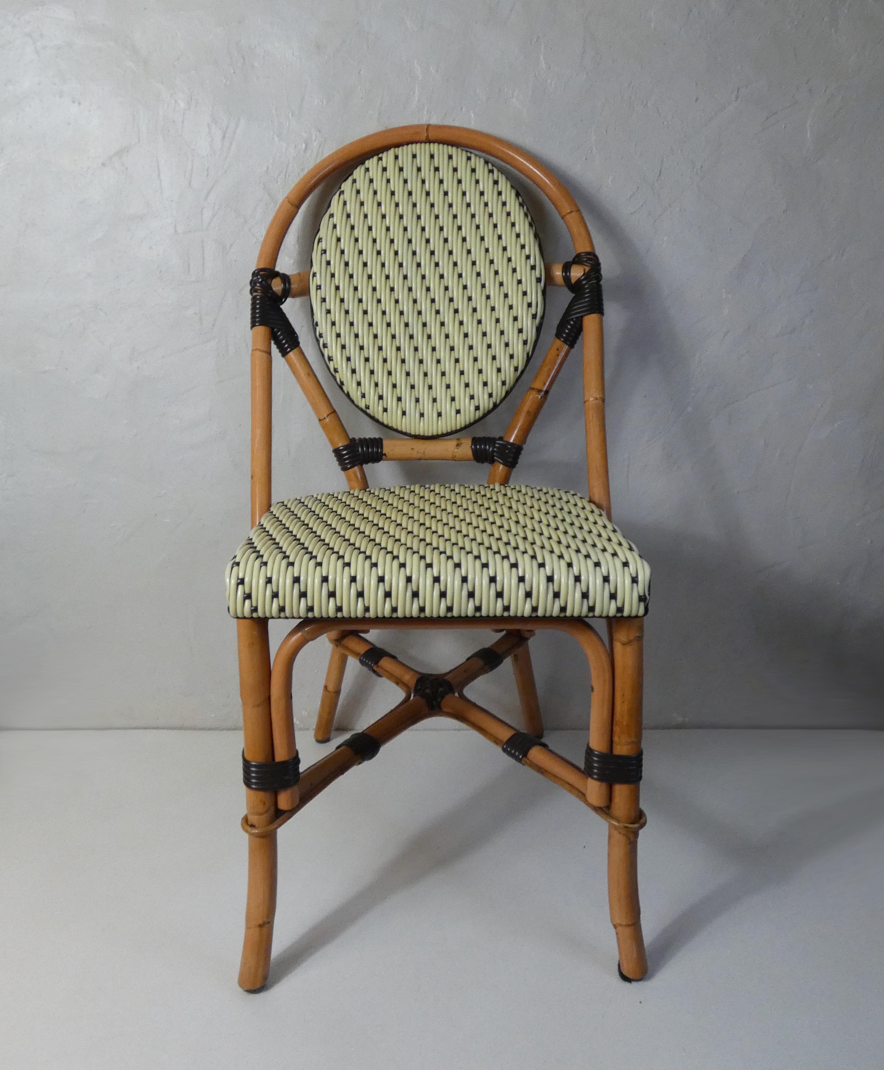 Bistro chair medallion in rattan and scoubidou