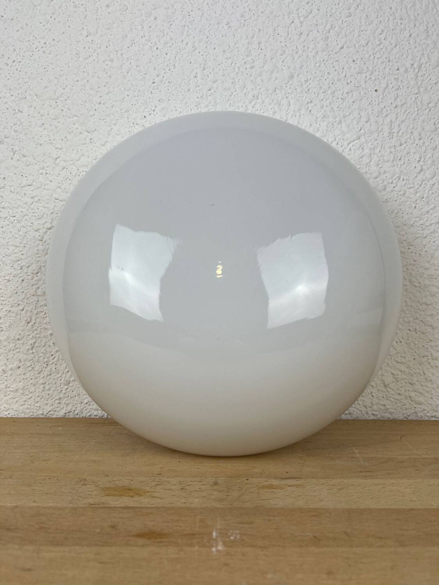 Plafonnier ou applique opaline, demi sphère années 50