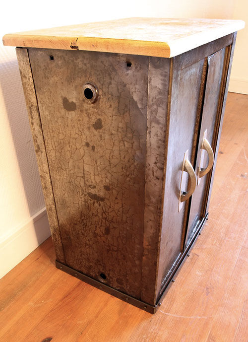 Meuble de rangement métallique industriel