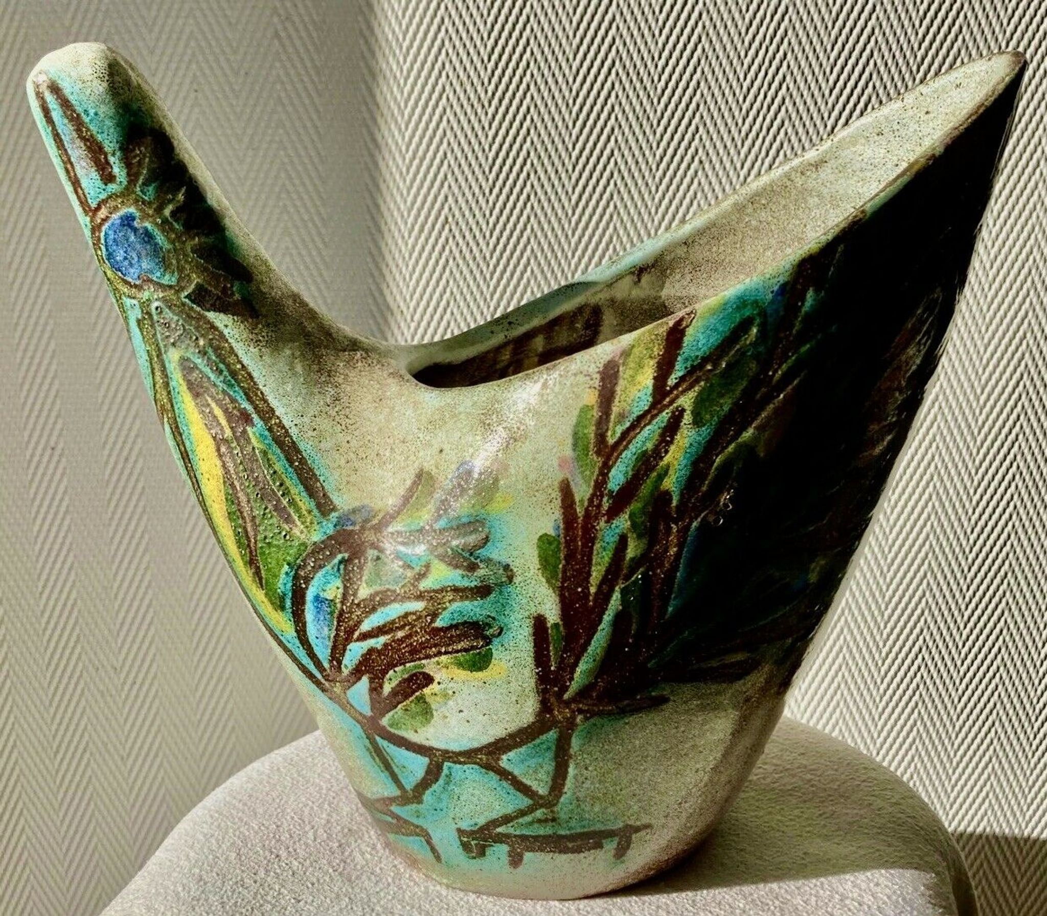 Vase zoomorphisme ceramic decoration d'oiseau signed guy Accolay