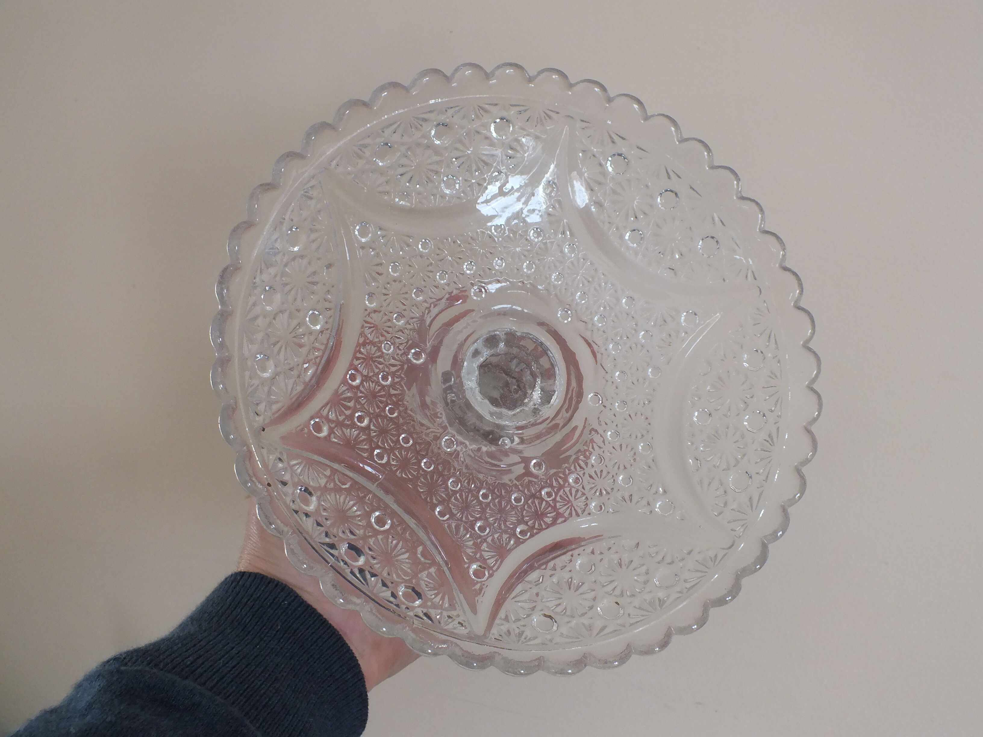 Display cup in molded glass