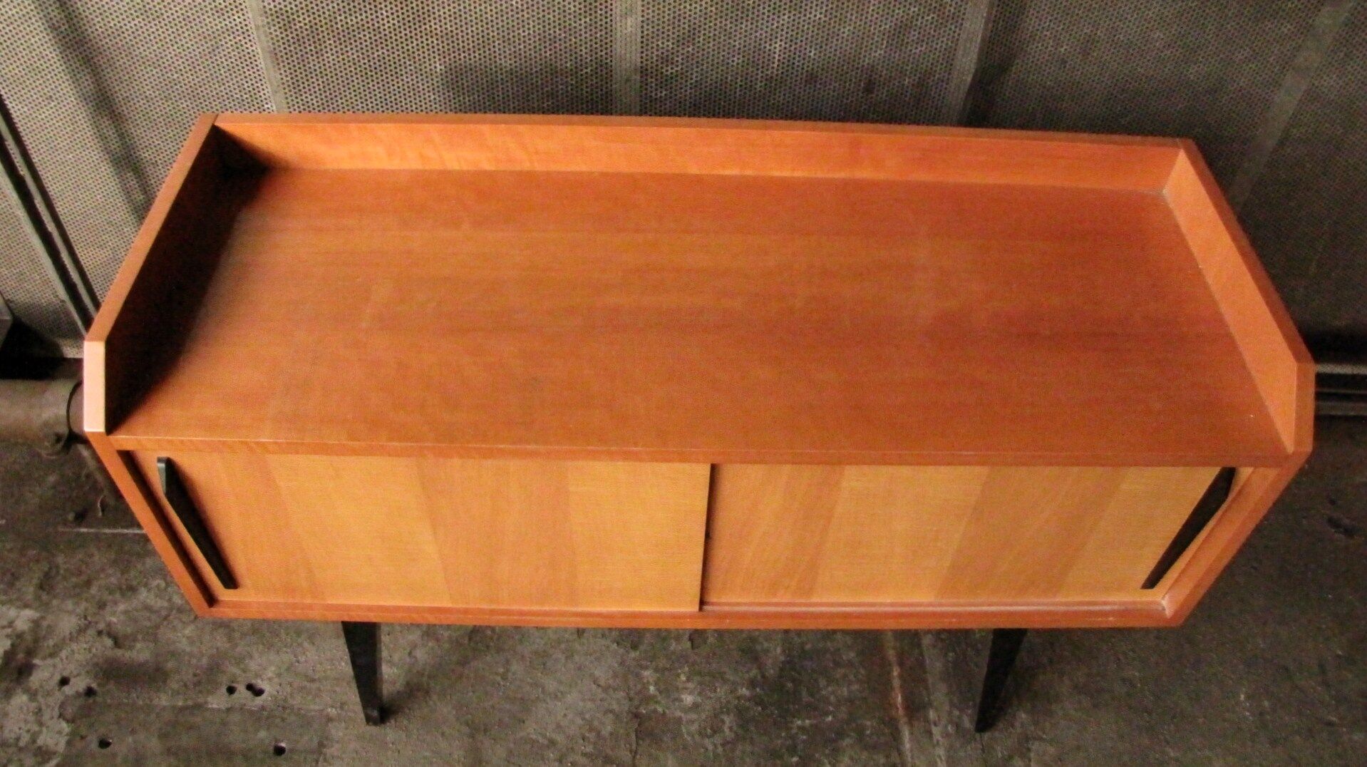 Buffet des années 60 à la manière de Hans Bellmann