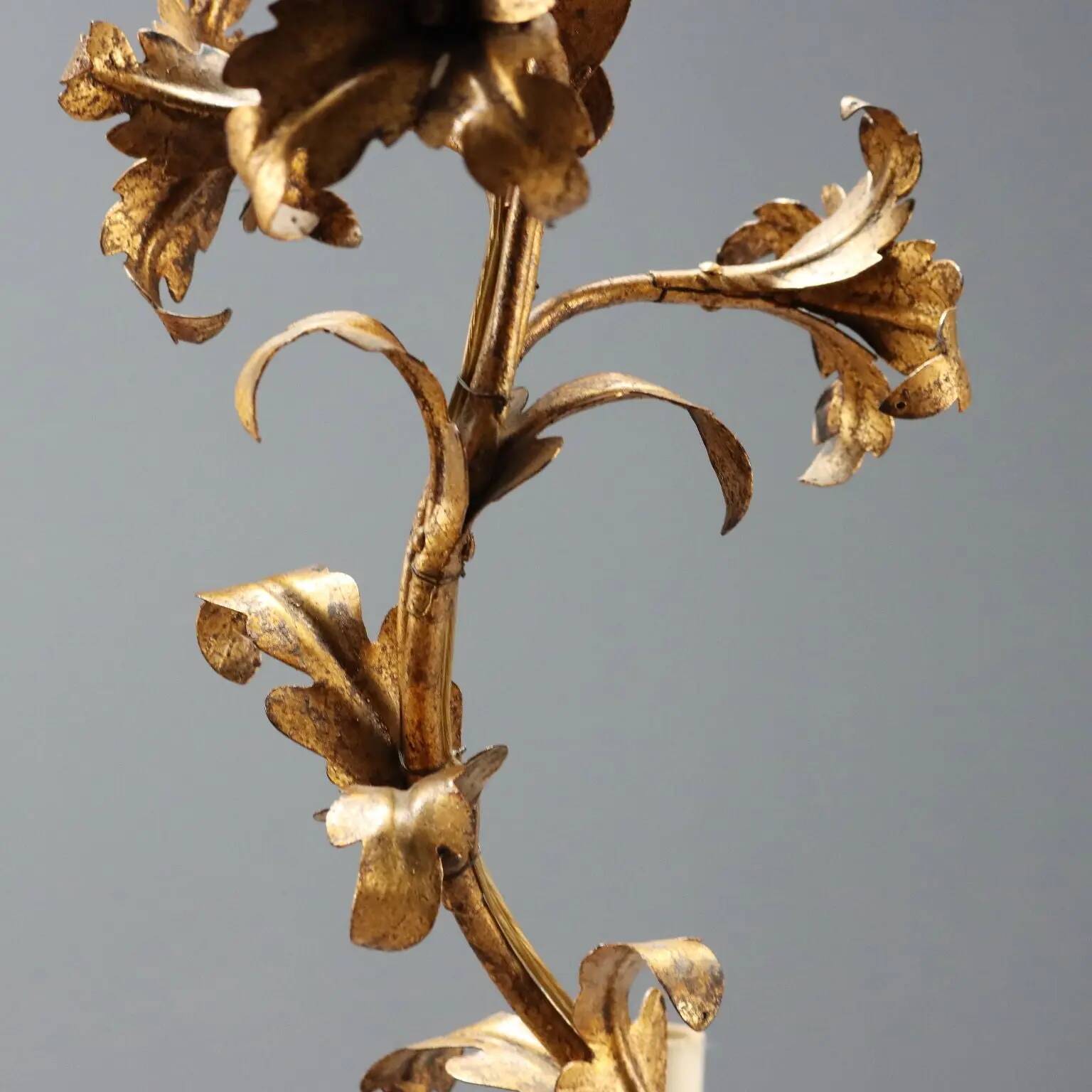 Lustre ancien en fer doré et tôle, Italie, XXe siècle