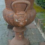 Cast iron media vases