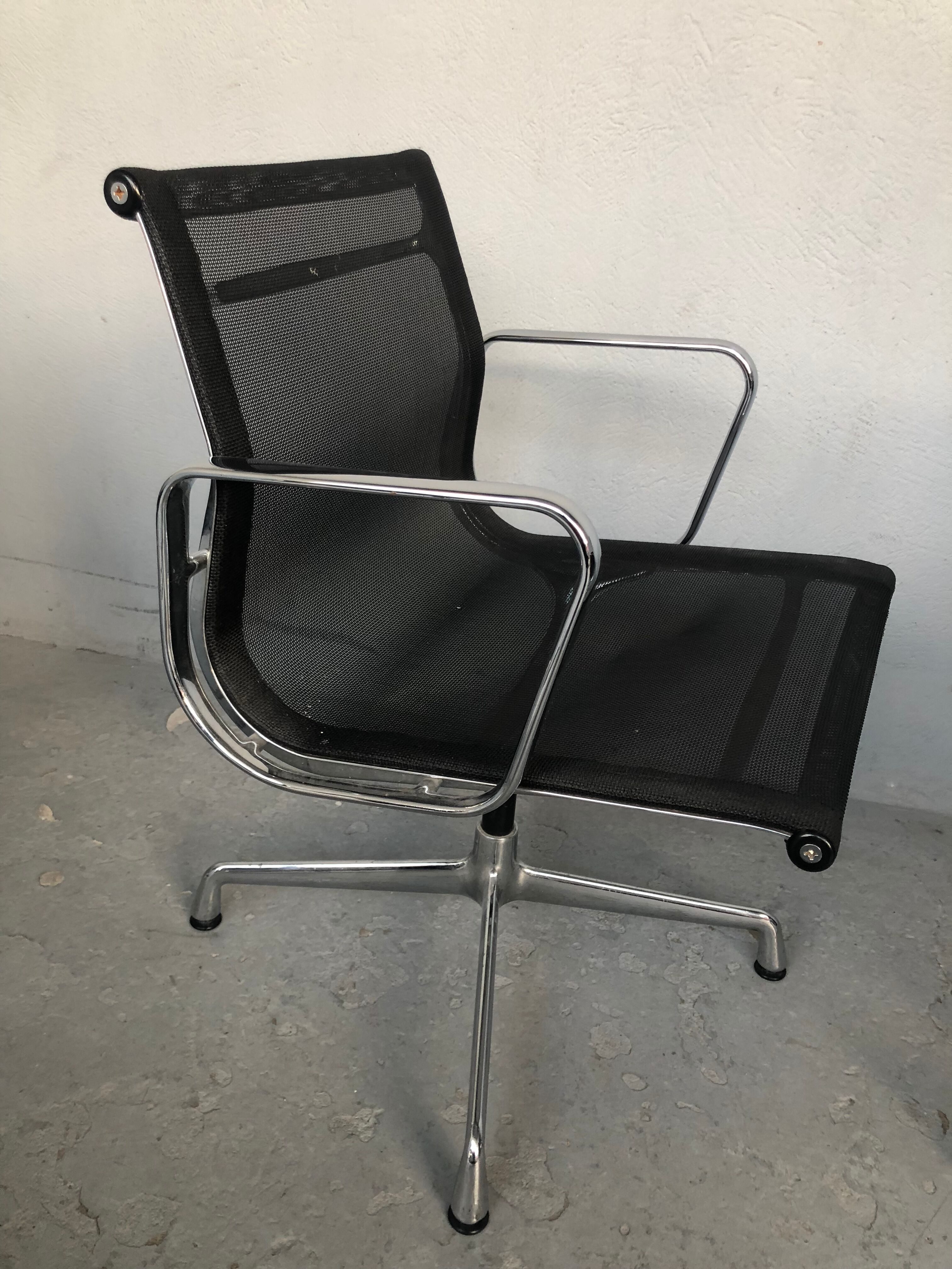 Armchairs by Charles Eames aluminium group model Vitra edition