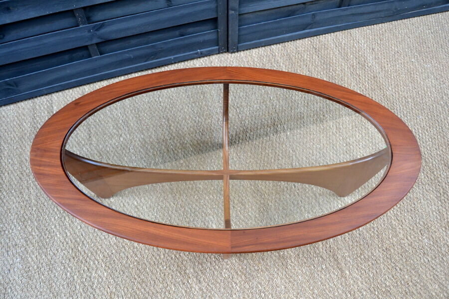 Oval coffee table