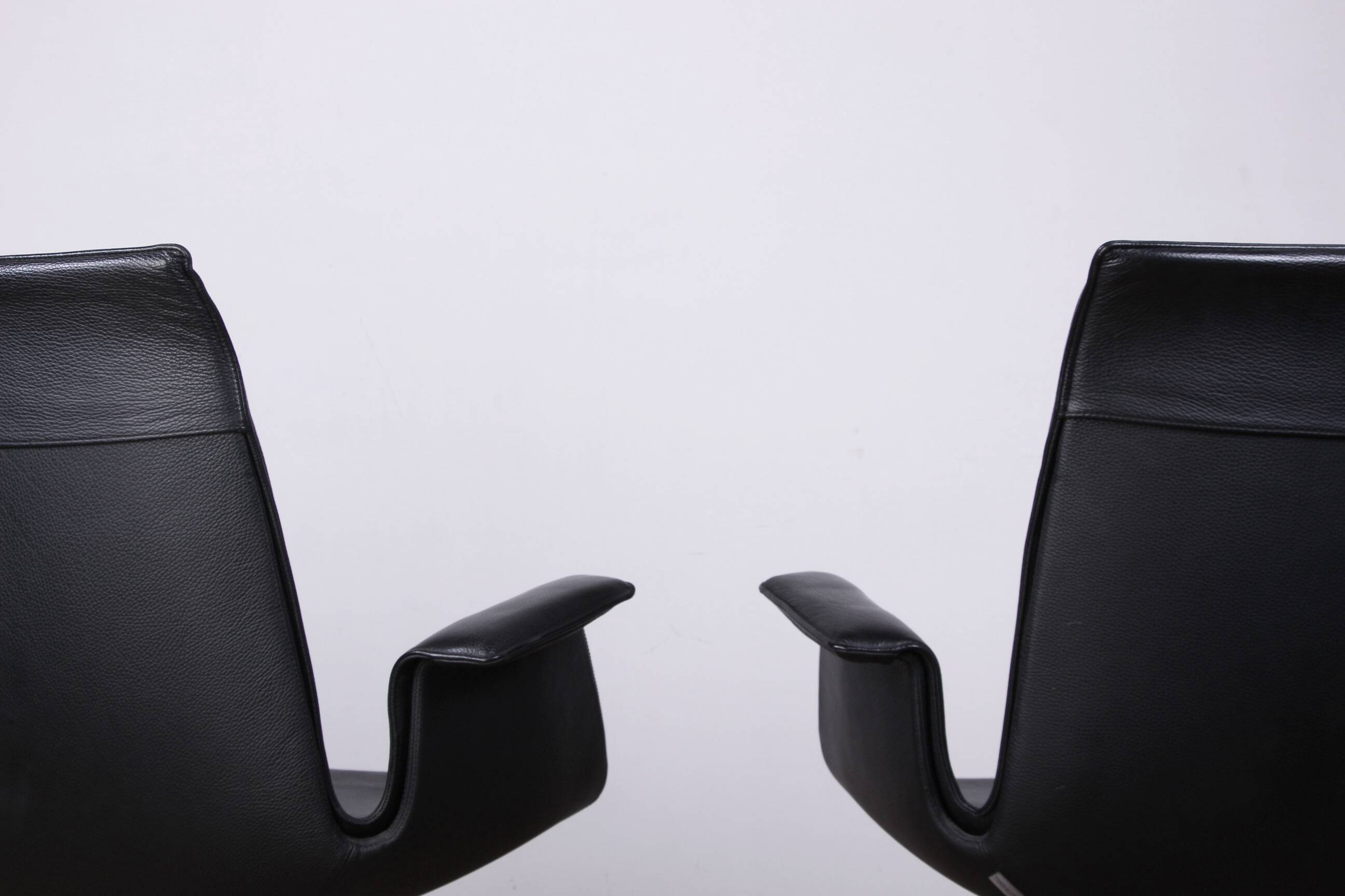 Pair of Danish armchairs in Black Leather and Chromed Steel, model FK 6725 Fabricius & Kastholm by Knoll