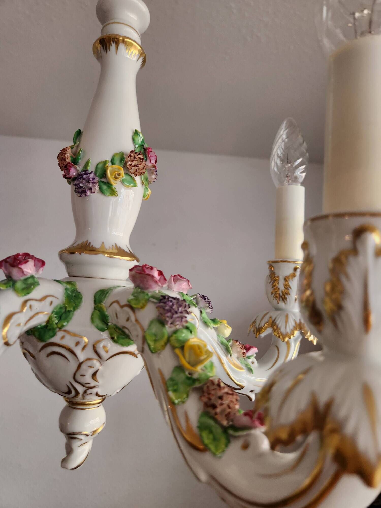 Handgeformt vergoldet vintage Porzellan Kronleuchter Capodimonte 1960er