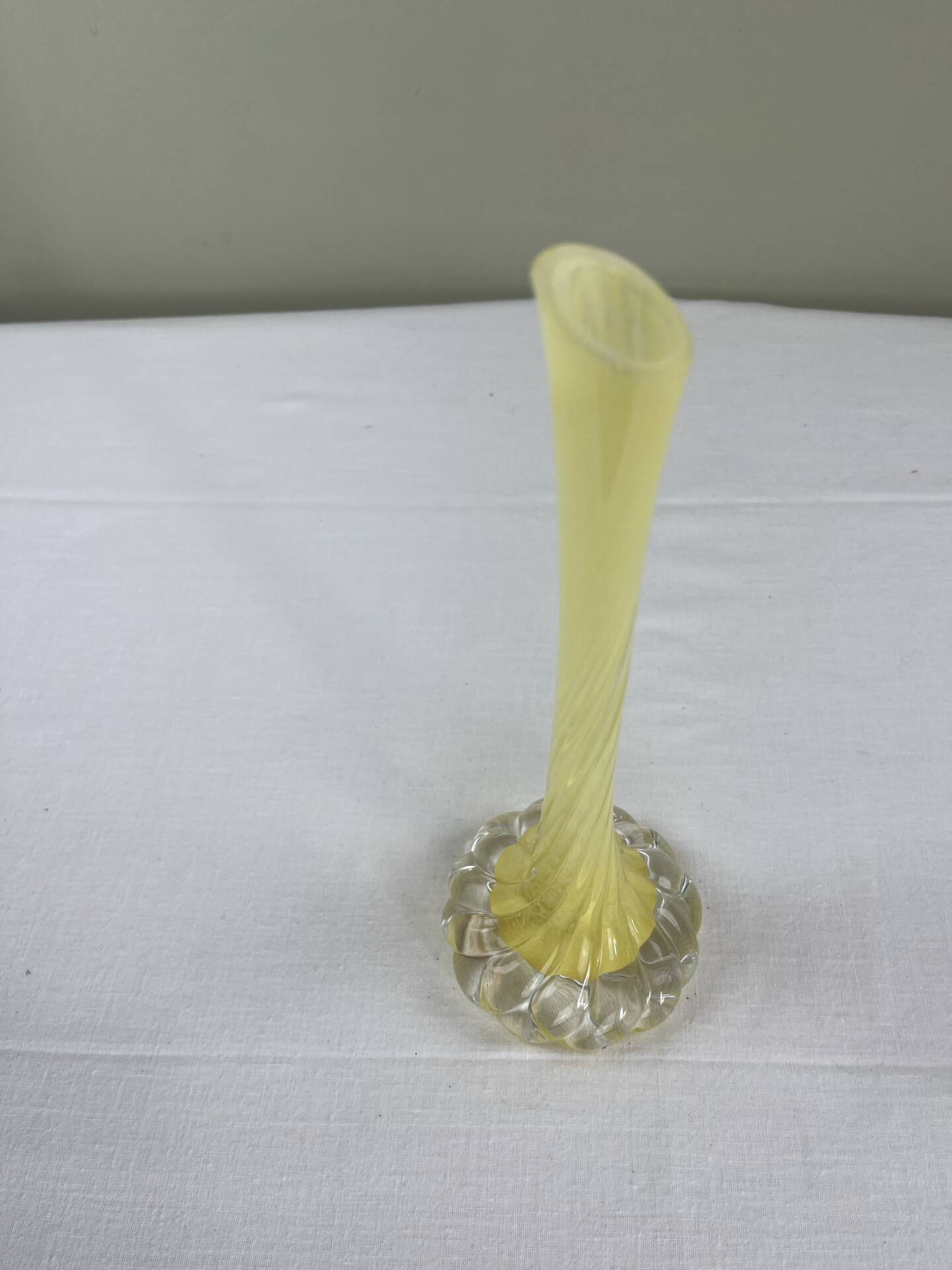 Twisted yellow art glass soliflores
