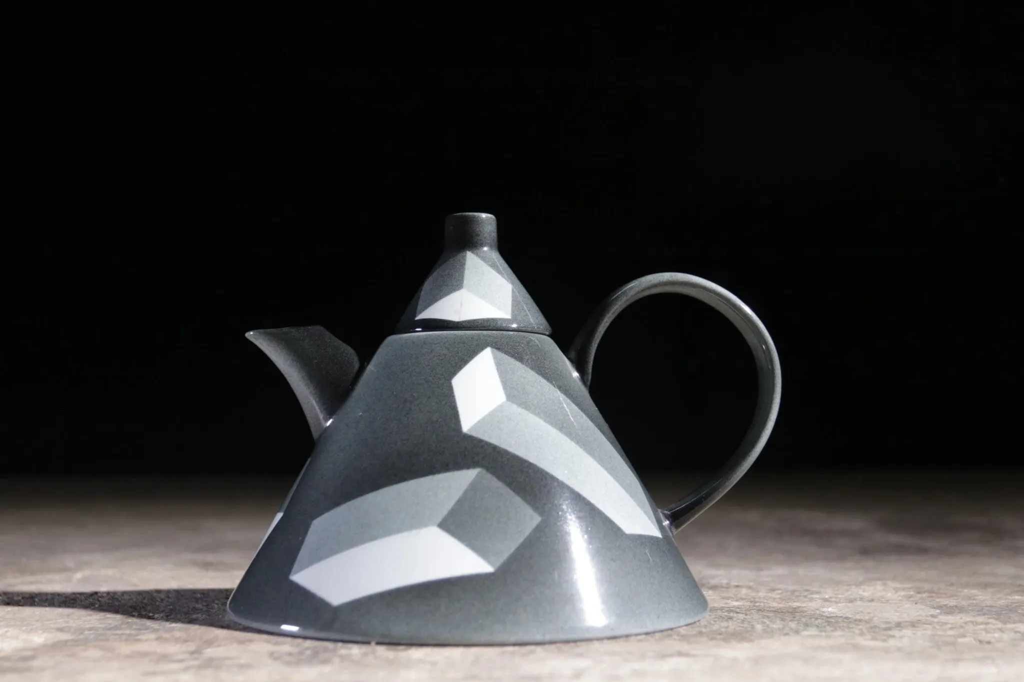 Rörstrand 'Atlantis' teapot by Rolf Sinnemark – Memphis style, 1984