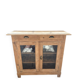 Buffet in glass pine.