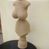 Mannequin bust in natural raffia
