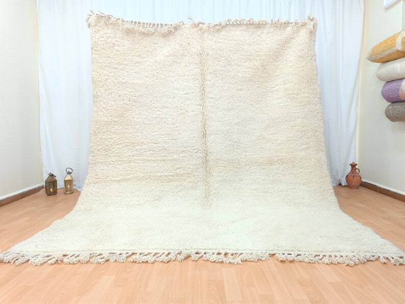Handwoven white wool rug, traditional style, size 150 x 250 cm