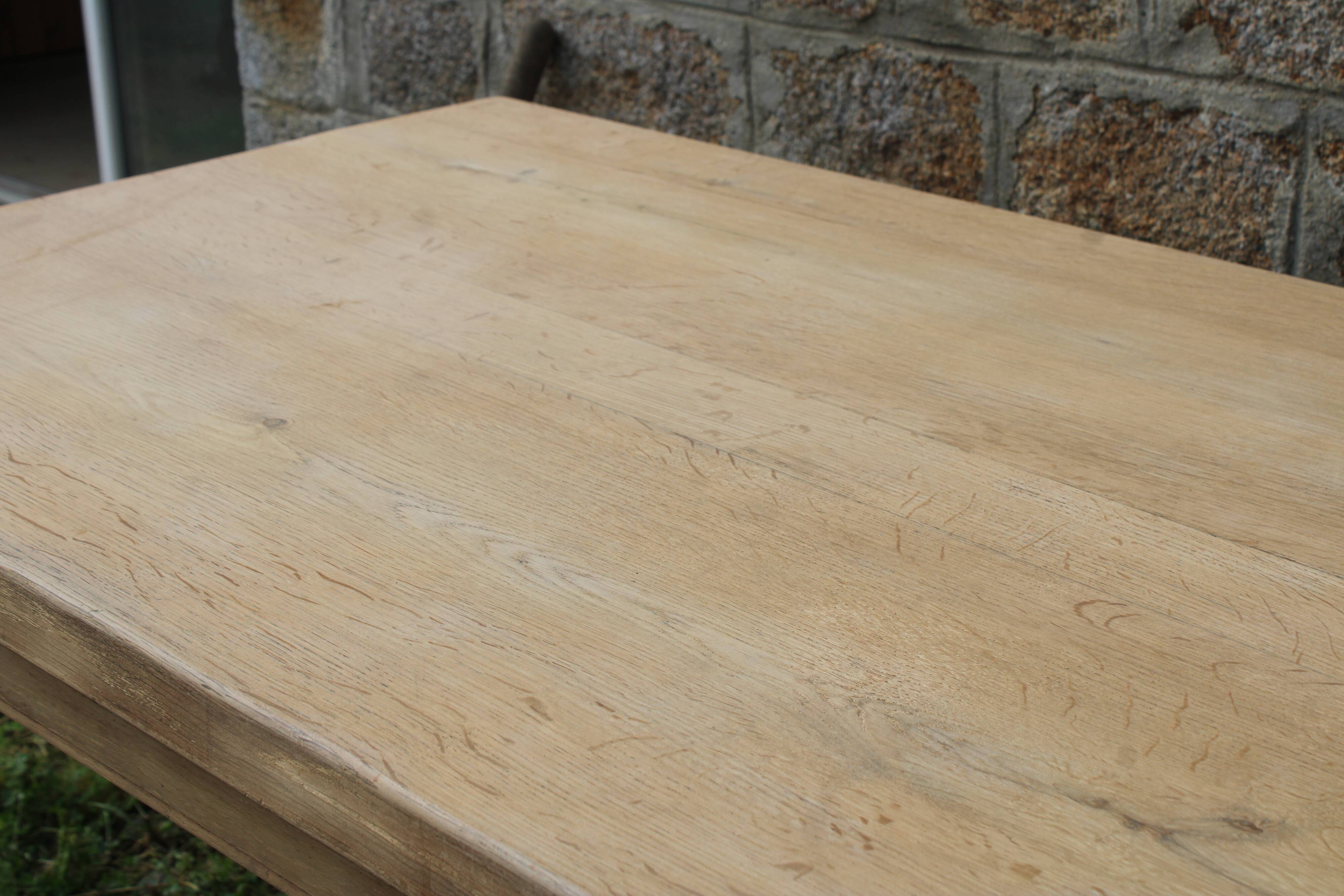 Solid oak farmhouse table – 4 to 6 diners