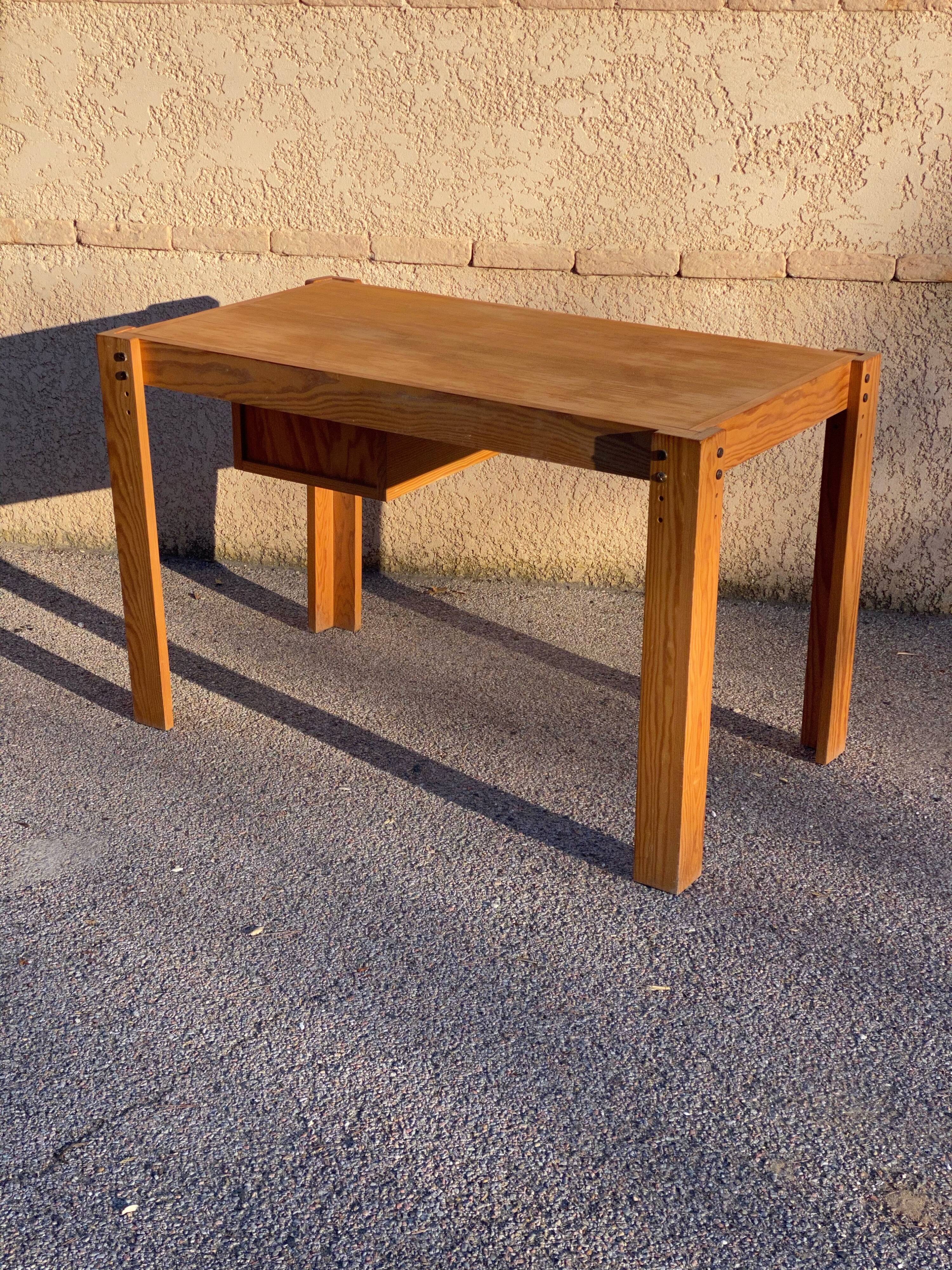 Adjustable pine desk design from the 80s