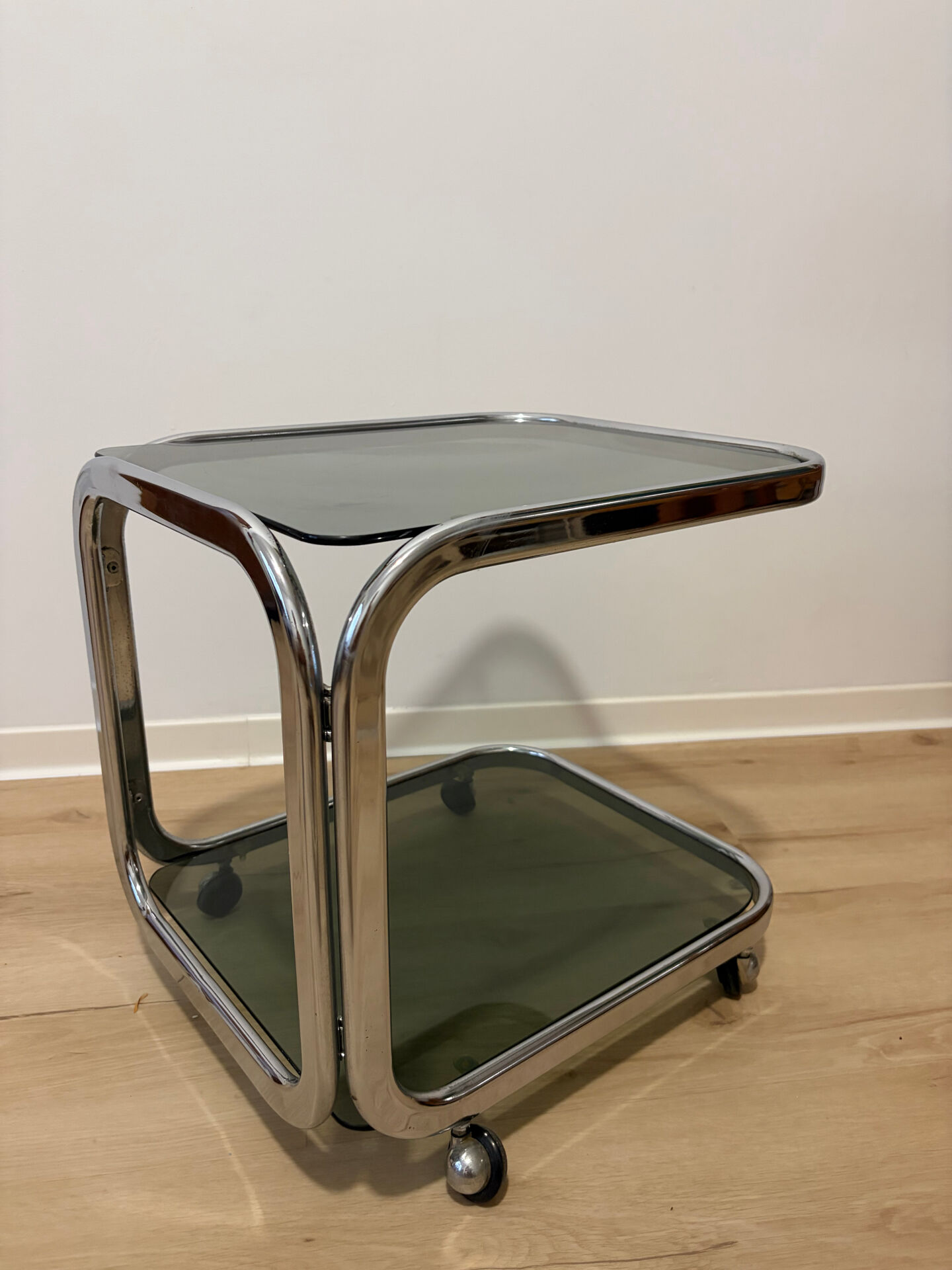 Chrome/glass smoke design Space Age dessert table