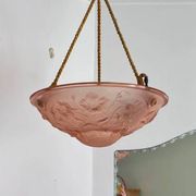 Vasque ancienne Volubilis verre rose cordons tissus Art déco